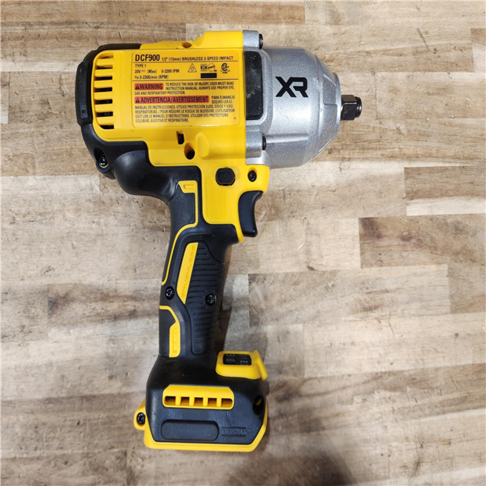 HOUSTON LOCATION - AS-IS (APPEARS LIKE NEW) DEWALT 20V MAX Lithium-Ion Cordless 1/2 in. Impact Wrench Kit