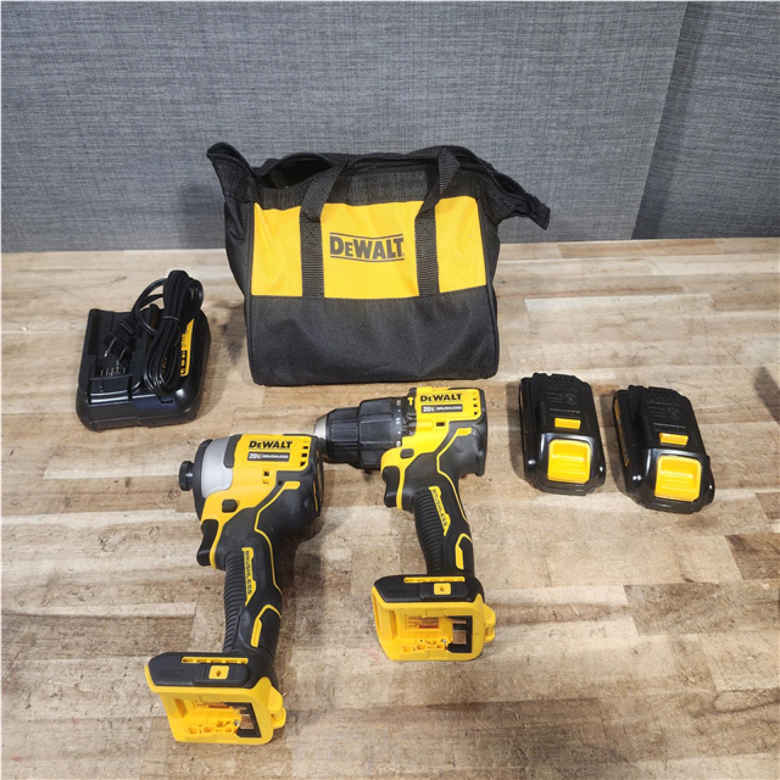Houston Location AS-IS DeWalt Hammer Drill Driver / Impact Driver Combo Kit