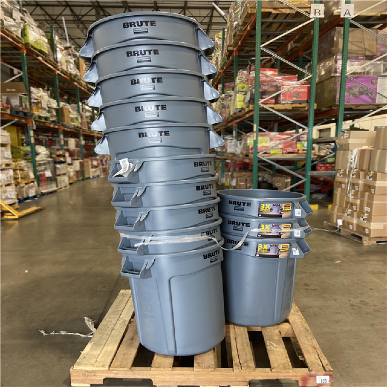 DALLAS LOCATION - Rubbermaid Brute 32 Gal. Gray Plastic Round Container - 19 UNITS