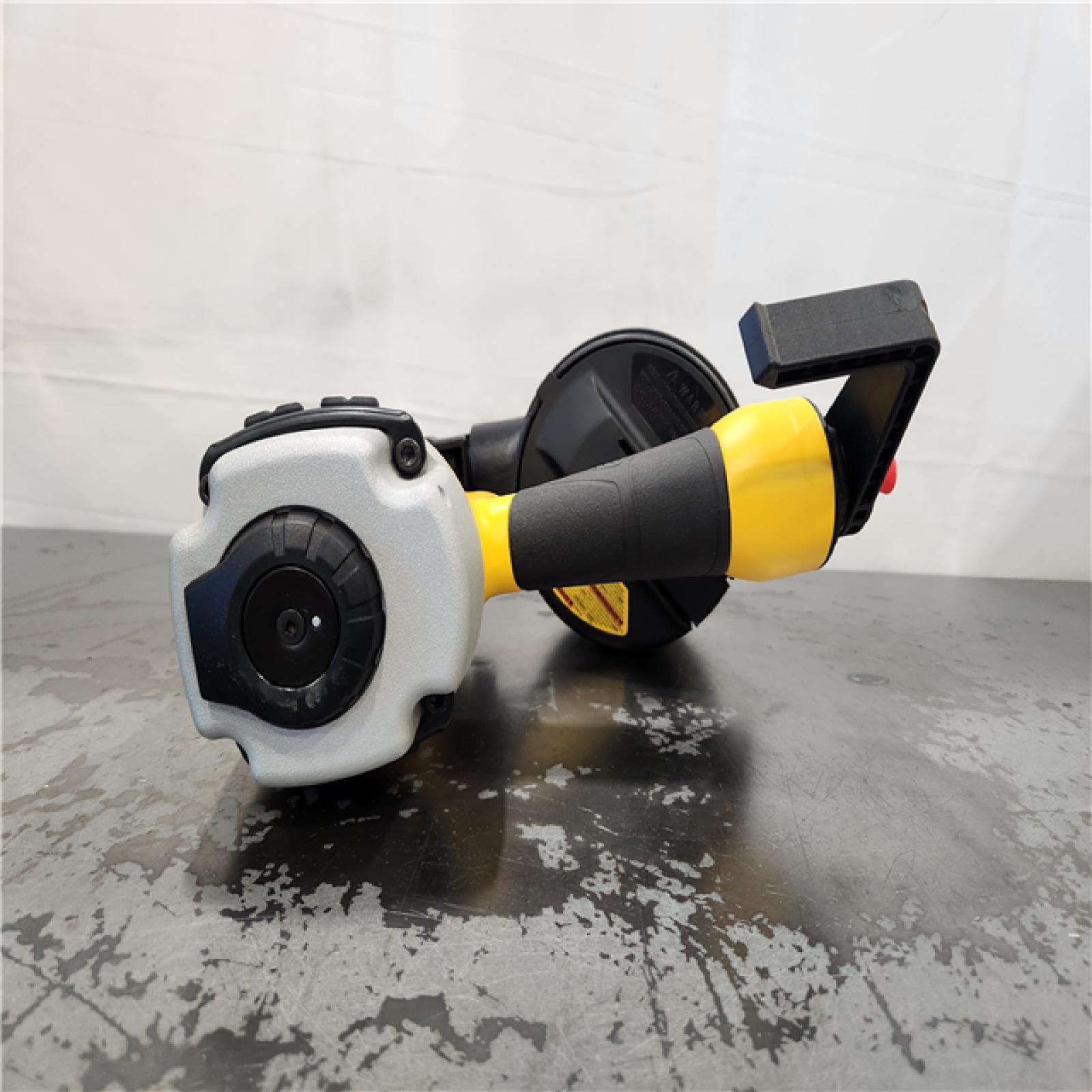 AS-IS- DEWALT DW66C-1 2-1/2 Inch 15 Degree Coil Siding and Fencing Nailer