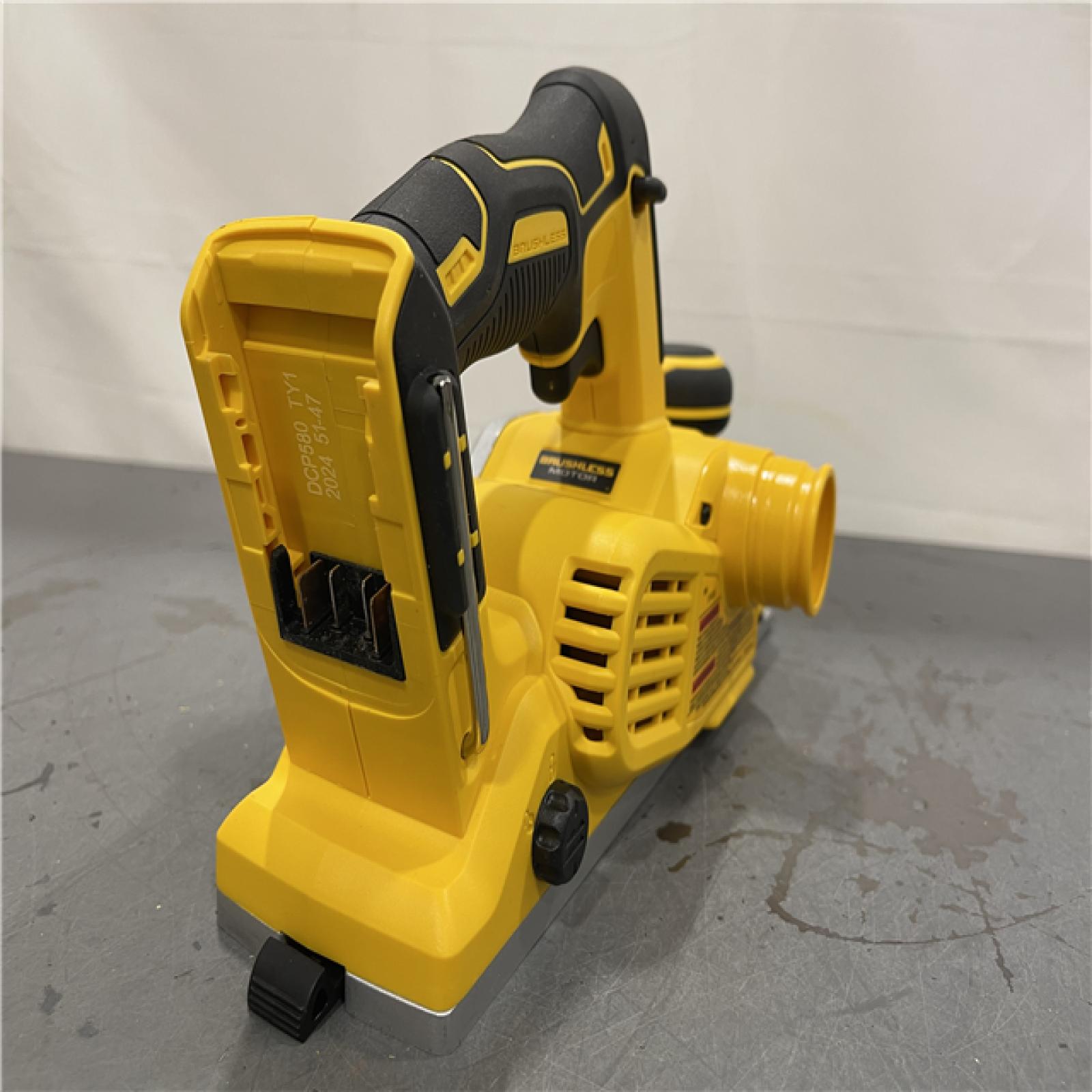 AS-IS - DEWALT 20V MAX XR Cordless Brushless 3-1/4 in. Planer