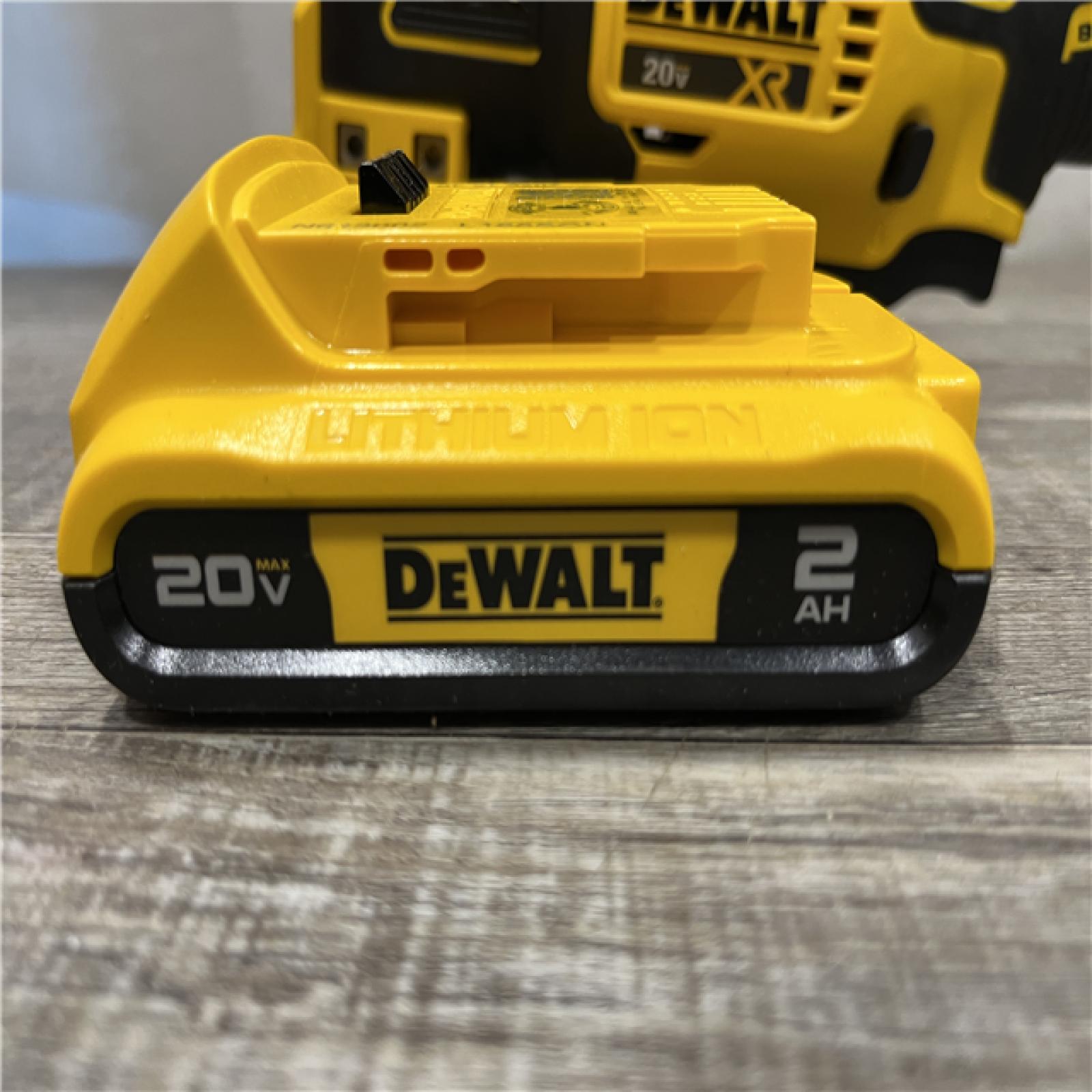 AS-IS DEWALT 20V MAX XR Cordless Brushless 3-Speed Oscillating Multi Tool Kit