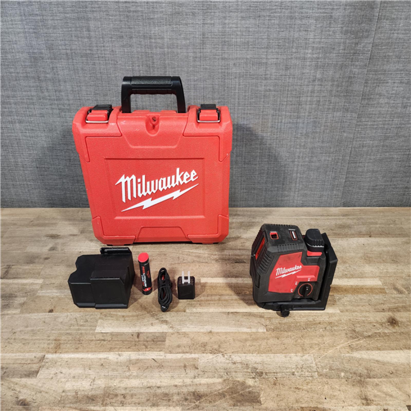 HOUSTON LOCATION - AS-IS Milwaukee Green 100 ft. Cross Line and Plumb Points Rechargeable Laser Level