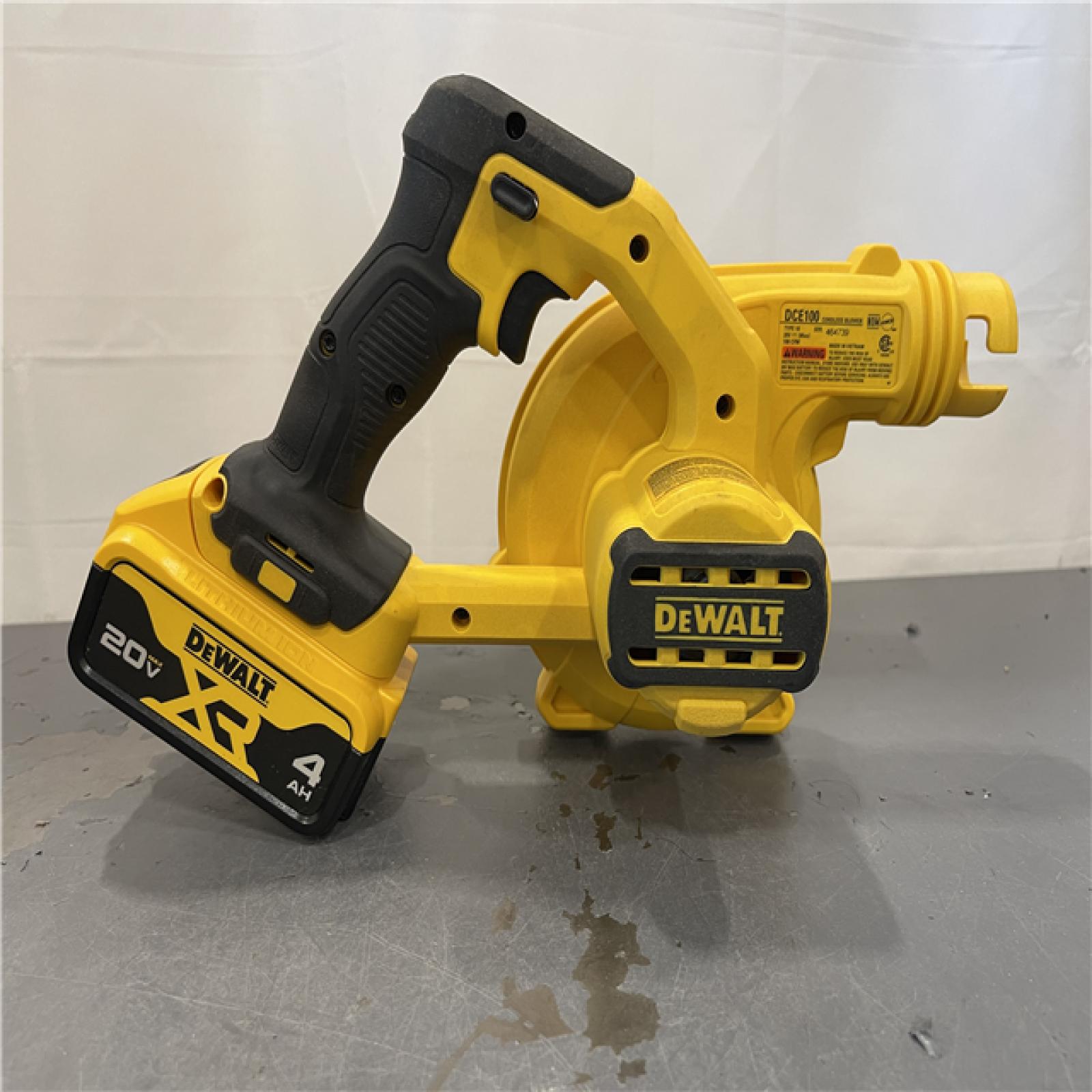 AS-IS - DEWALT 135 MPH 100 CFM 20V MAX Cordless Compact Jobsite Blower Kit