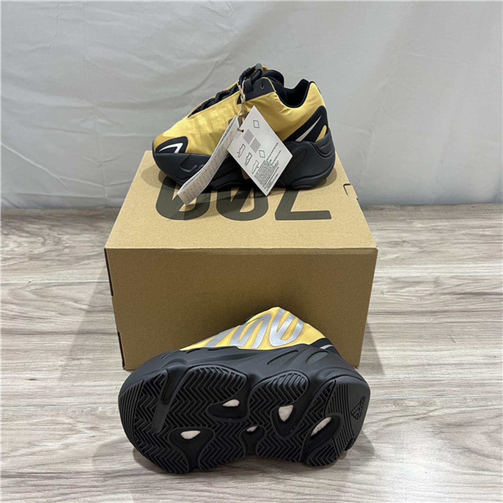 Adidas Yeezy Boost 700 MNVN - Orange - SZ 5