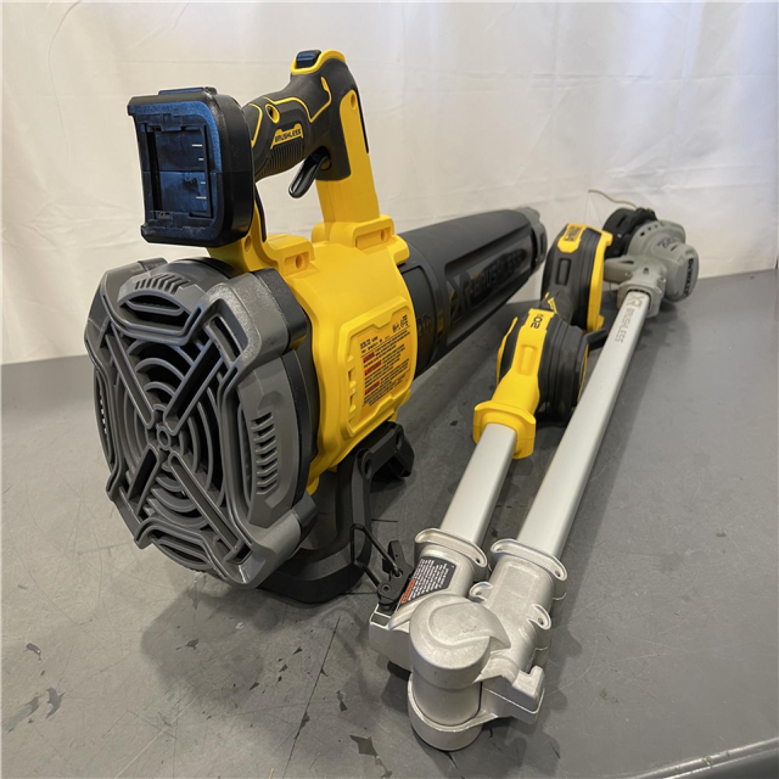 AS-IS - DEWALT 20V MAX Cordless Battery Powered String Trimmer & Blower Combo Kit