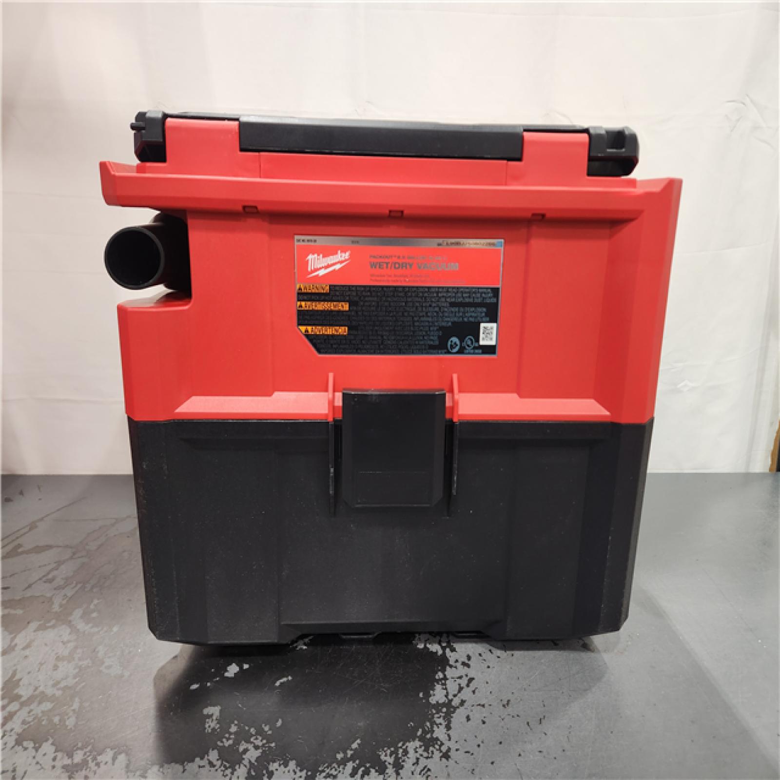 AS-IS- M18 FUEL PACKOUT 18-Volt Lithium-Ion Cordless 2.5 Gal. Wet/Dry Vacuum (Vacuum-Only)