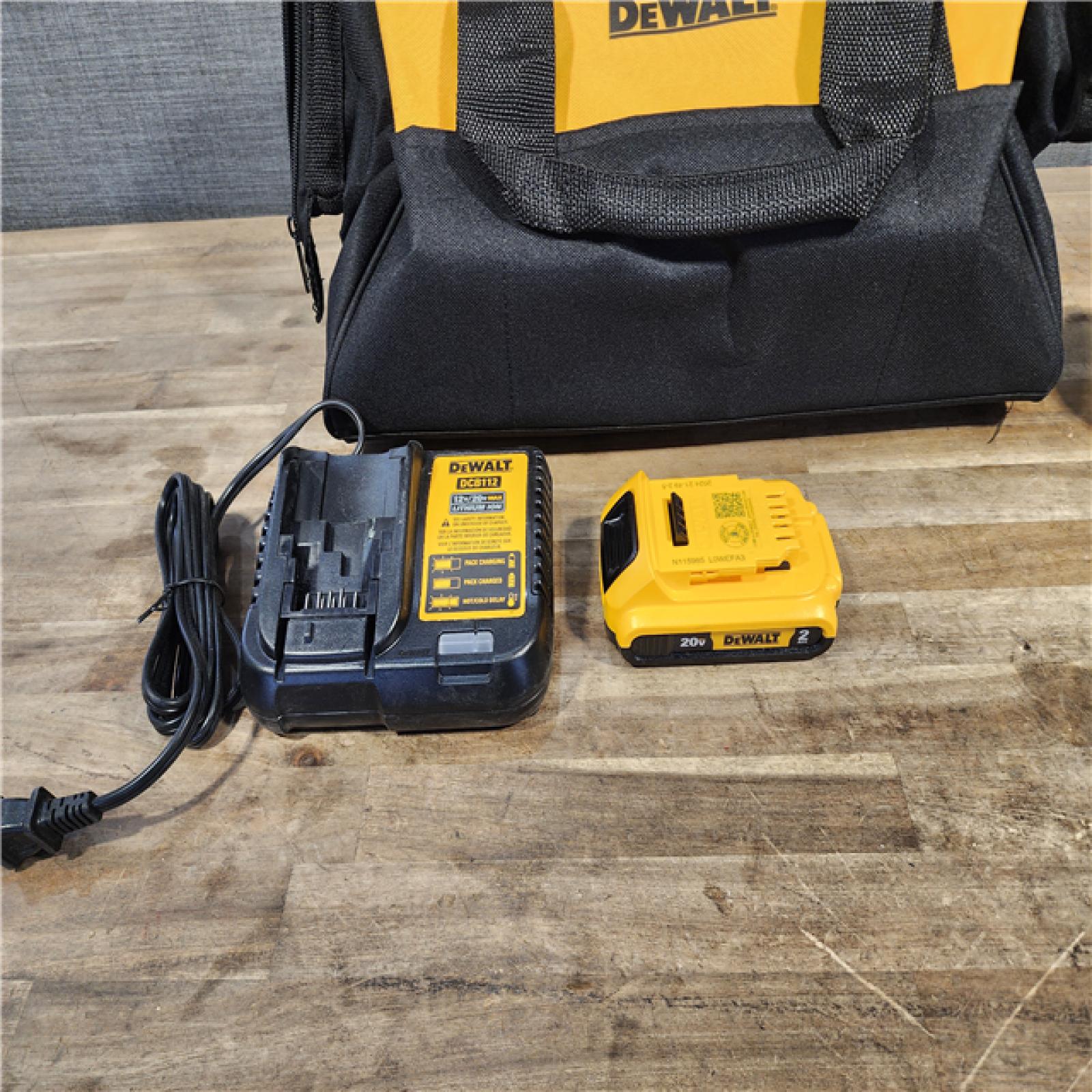 HOUSTON LOCATION - AS-IS DEWALT Roofing Nailer Cordless Kit w/ Battery & Charger