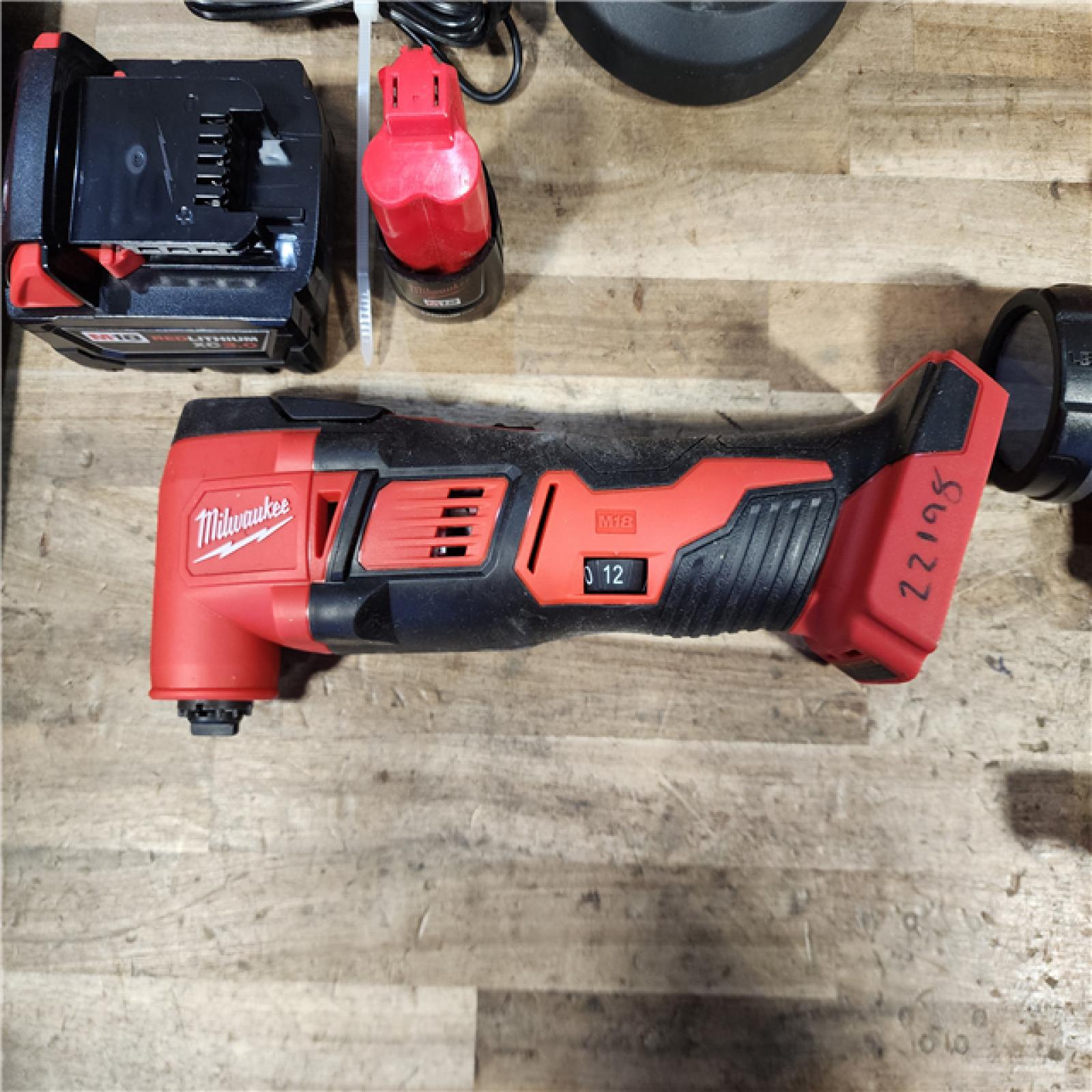 HOUSTON LOCATION - AS-IS MILWAUKEE 7 TOOL COMBO KIT W/ (2) BATTERY & CHARGER