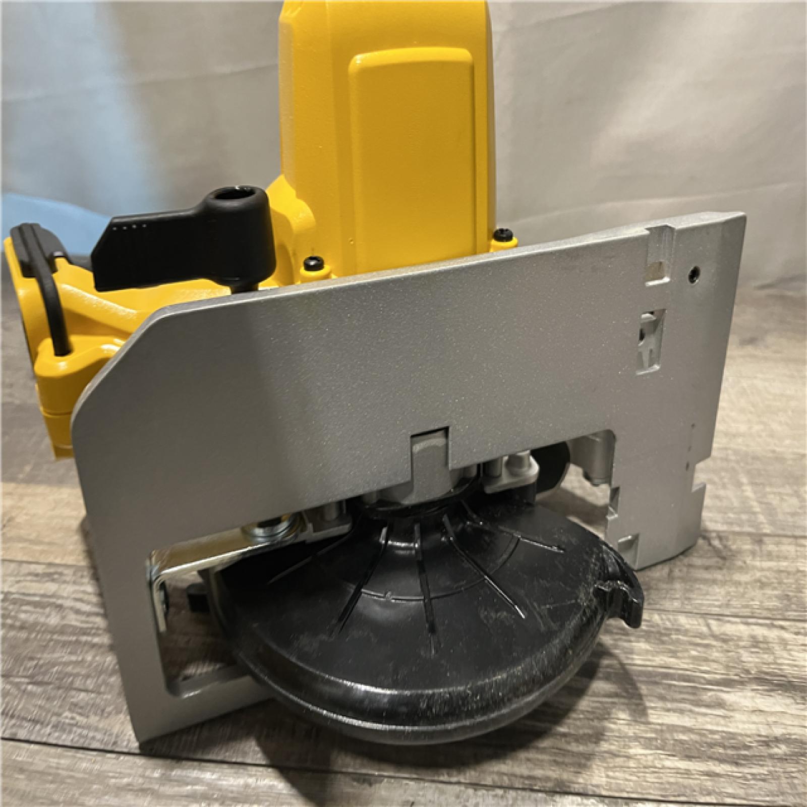 AS-IS DEWALT 6-1/2'' 165MM CIRCULAR SAW (Tool-Only)