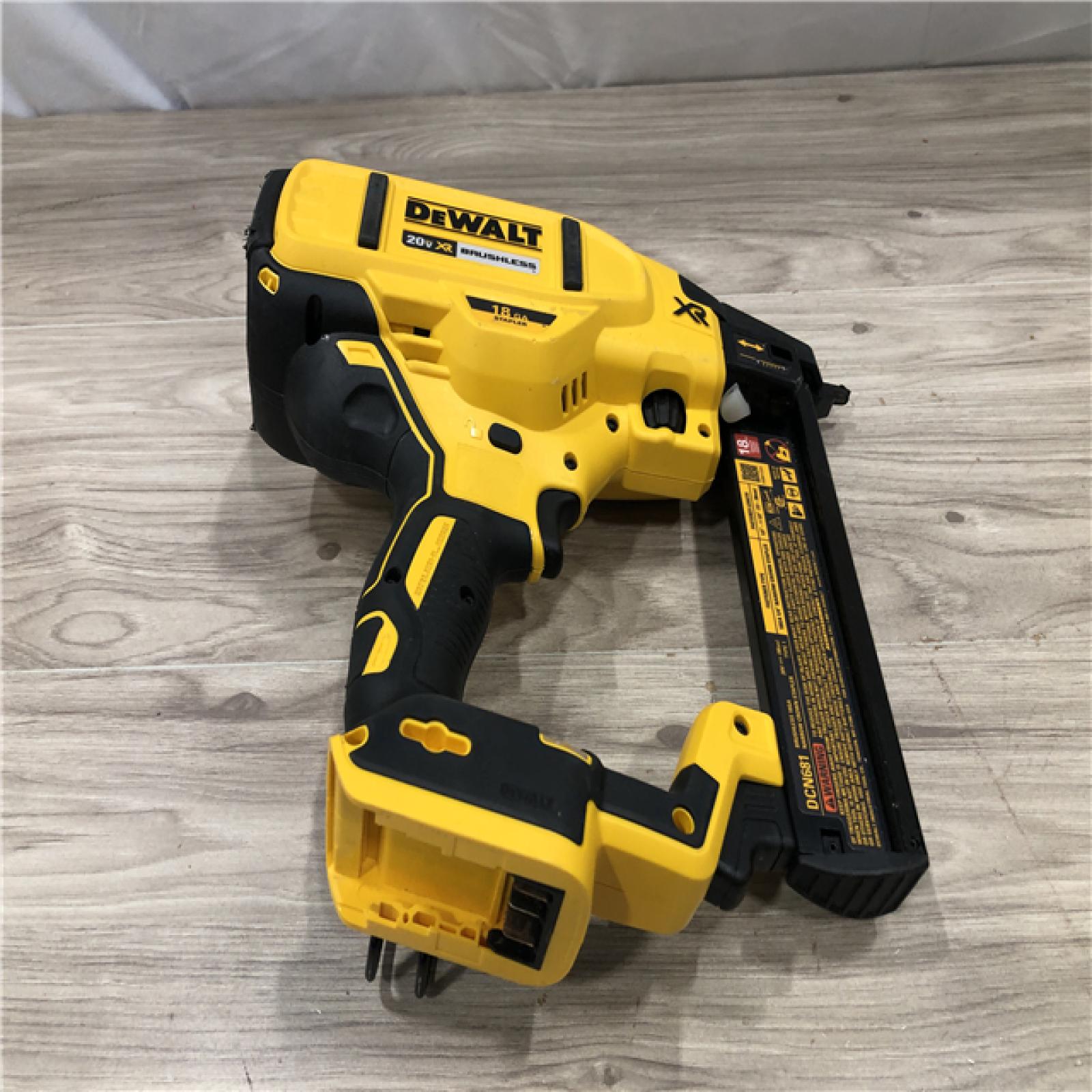 AS-IS DeWALT DCN681D1 20V MAX 18ga Cordless Narrow Crown Stapler Kit