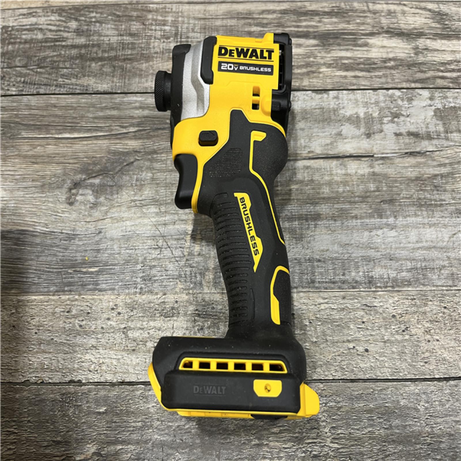 LIKE NEW - DEWALT ATOMIC 20V MAX Lithium-Ion Cordless 1/4 in. Brushless Impact Driver Kit