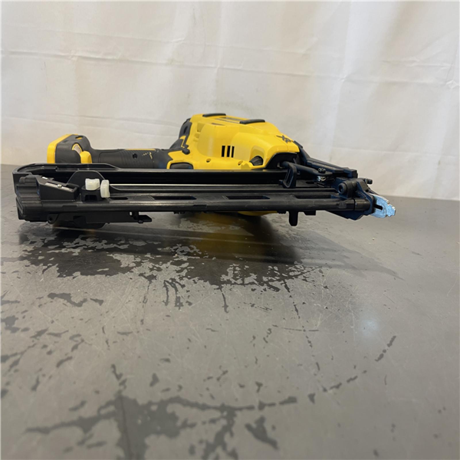 AS-IS- DEWALT 20V 30 Degree Cordless Framing Nailer (Tool-Only)