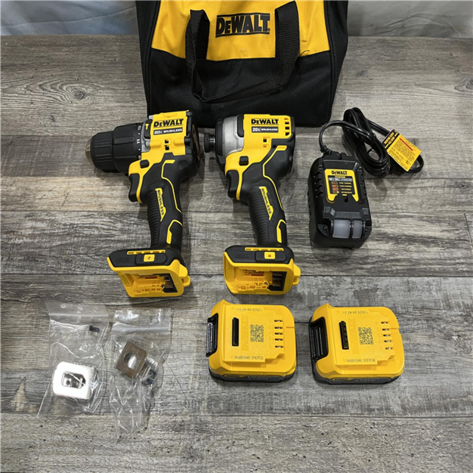 LIKE NEW - DEWALT 20V MAX Lithium-Ion Cordless 2-Tool Combo Kit