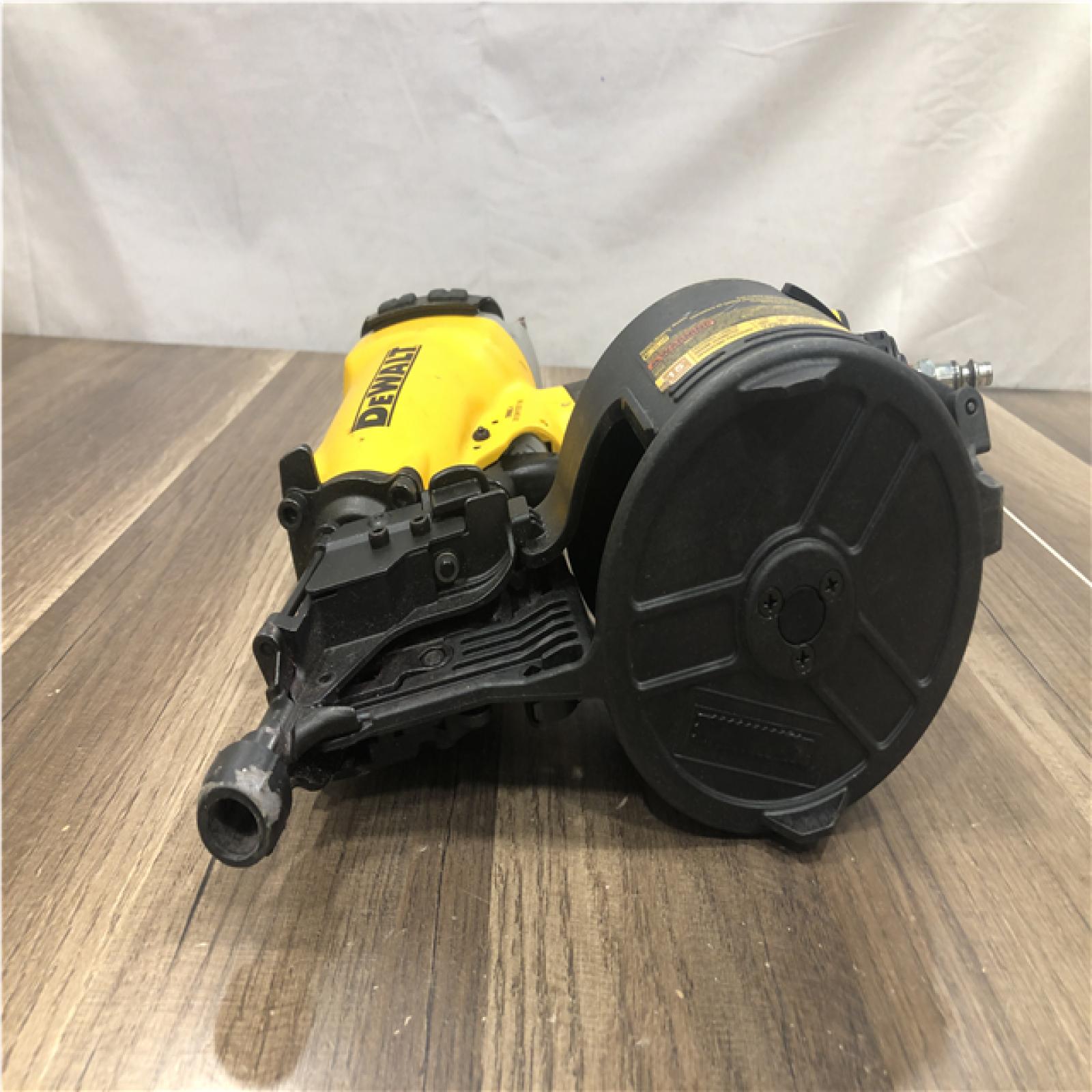 AS-IS DEWALT DW66C-1 2-1/2 Inch 15 Degree Coil Siding and Fencing Nailer