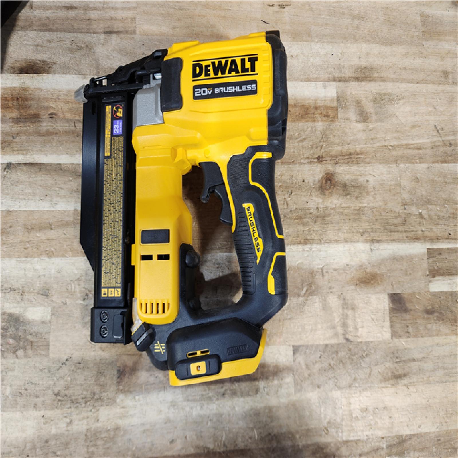 HOUSTON LOCATION - AS-IS DEWALT ATOMIC 20V MAX Lithium Ion Cordless 23 Gauge Pin Nailer Kit