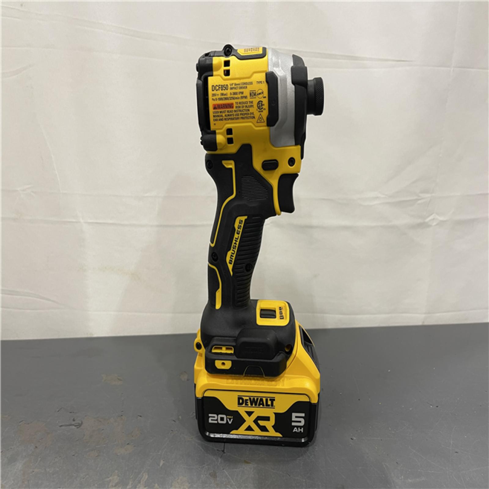 AS-IS - DeWalt 20V MAX ATOMIC 1/4 in. Cordless Brushless 3-Speed Impact Driver Kit
