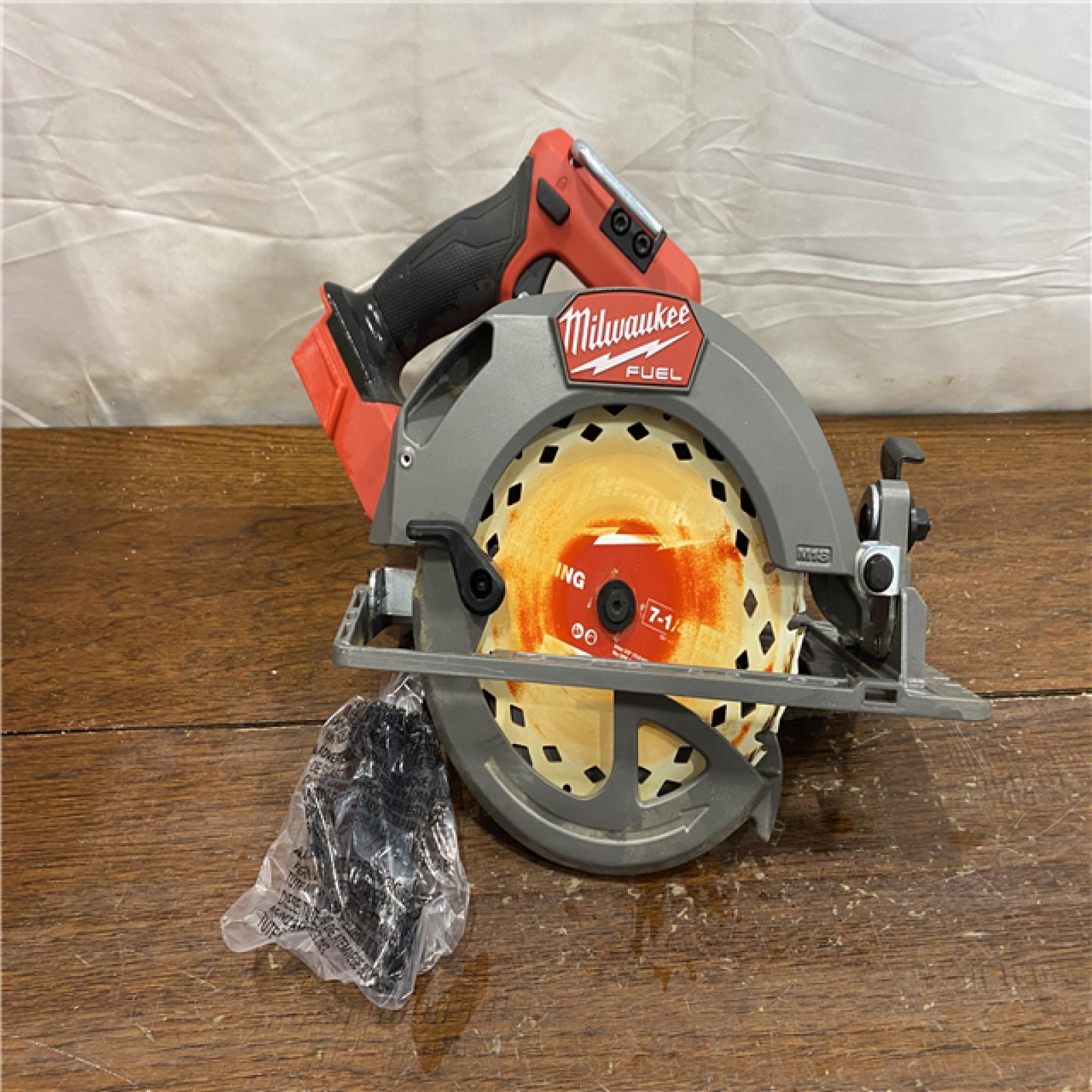 AS-IS Milwaukee Tools M18 FUEL 7-1/4 Circular Saw (Tool Only) 2834-20