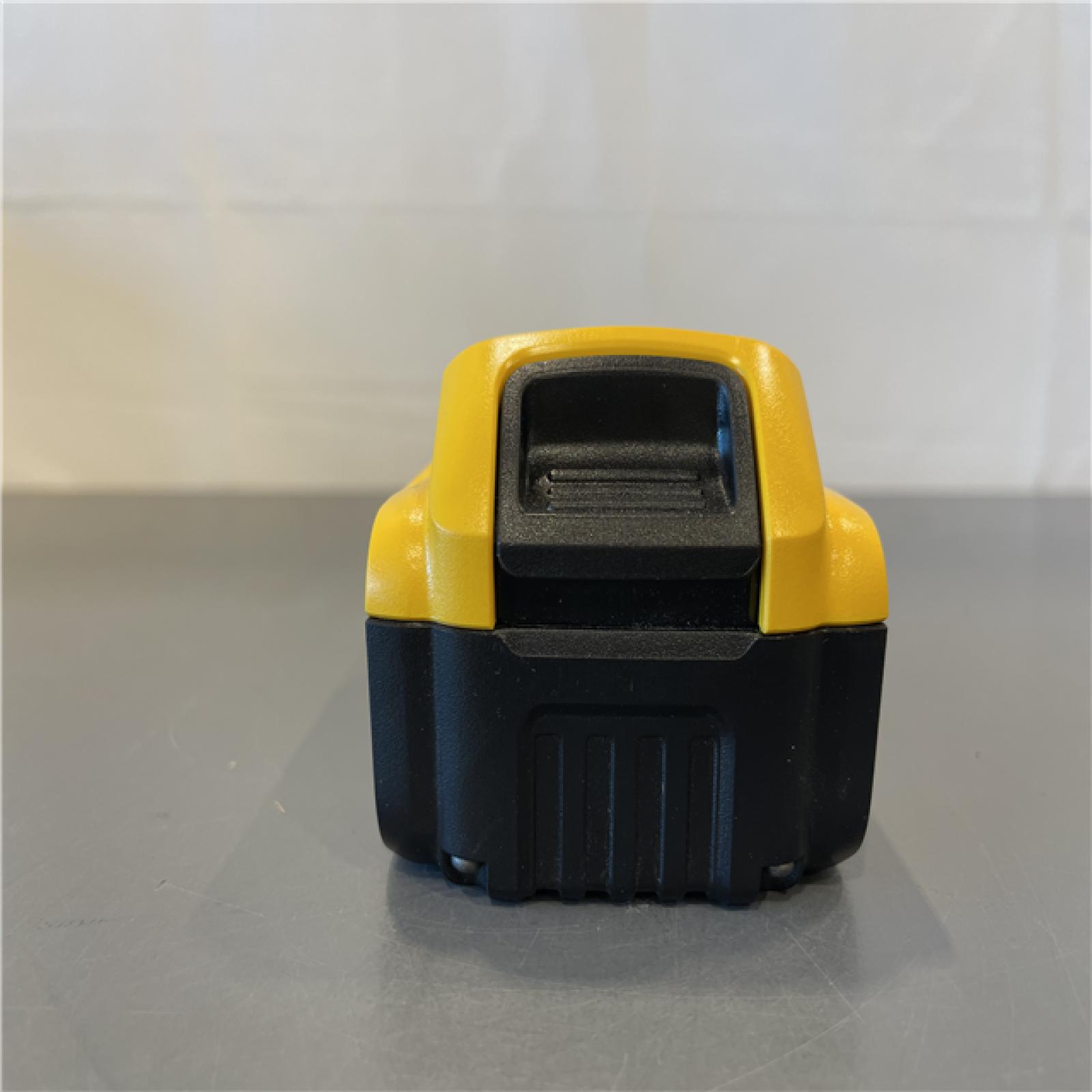 Like New! - DEWALT 20-Volt Maximum XR 5.0 Ah Battery Pack and Charger