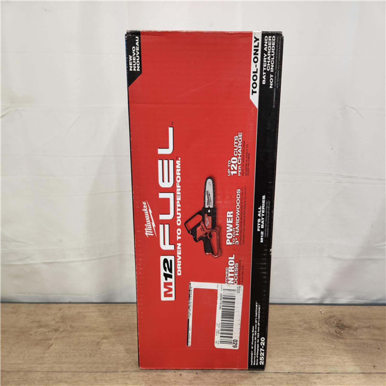 NEW- Milwaukee M12 FUEL 6 in. 12V Lithium-Ion Brushless Cordless Pruning Saw HATCHET (Tool-Only)