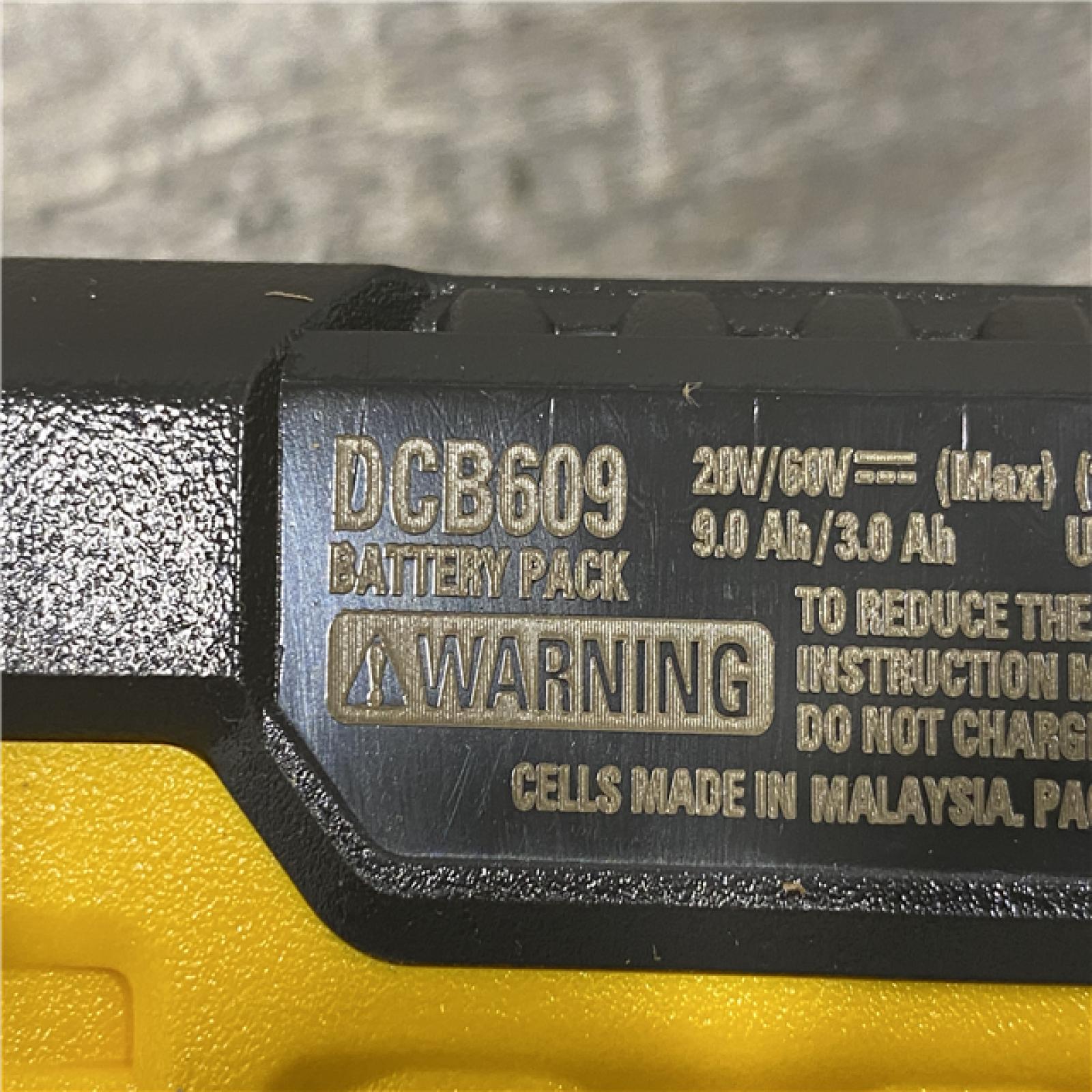 AS-IS DEWALT 20V/60V MAX FLEXVOLT Lithium-Ion 9.0Ah Battery and Charger Starter Kit