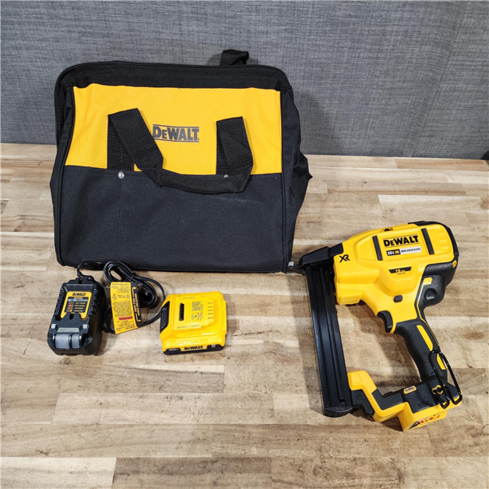 HOUSTON LOCATION - AS - IS DEWALT 20V MAX XR Lithium-Ion Cordless 18-Gauge Narrow Crown Stapler Kit