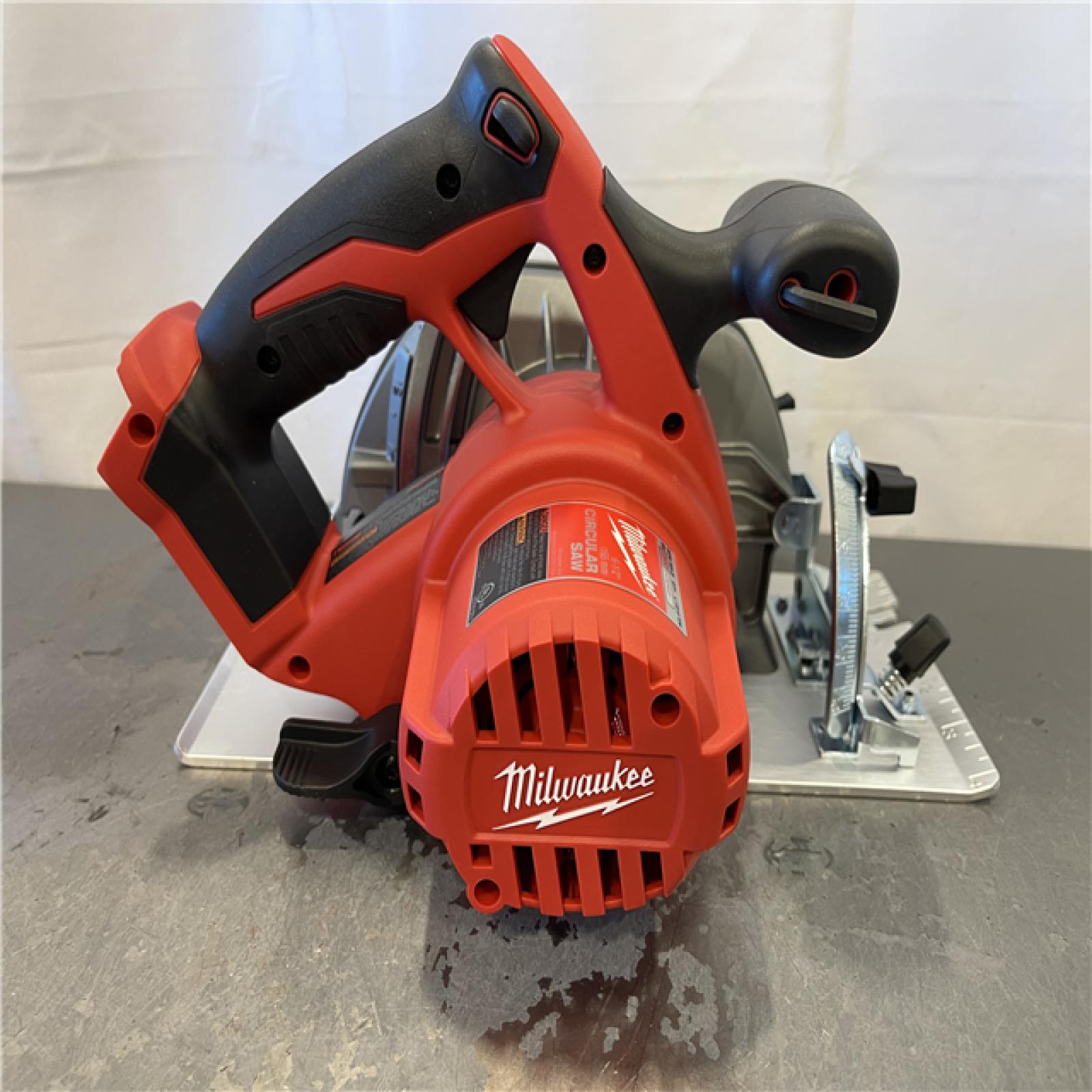 AS-IS - Milwaukee M18 18V Lithium-Ion Cordless 6-1/2 in. Circular Saw