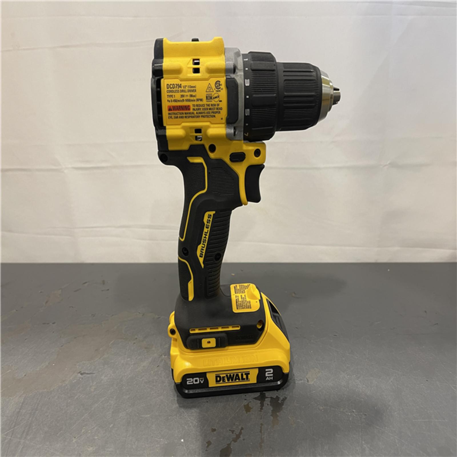 AS-IS - DEWALT ATOMIC COMPACT SERIES 20V MAX* Brushless Cordless 1/2 Drill/Driver Kit