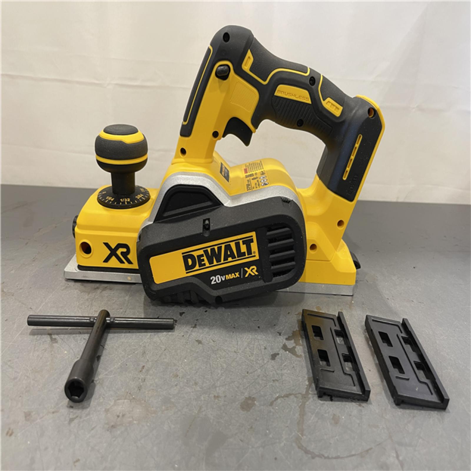 AS-IS - DEWALT 20V MAX XR Cordless Brushless 3-1/4 in. Planer