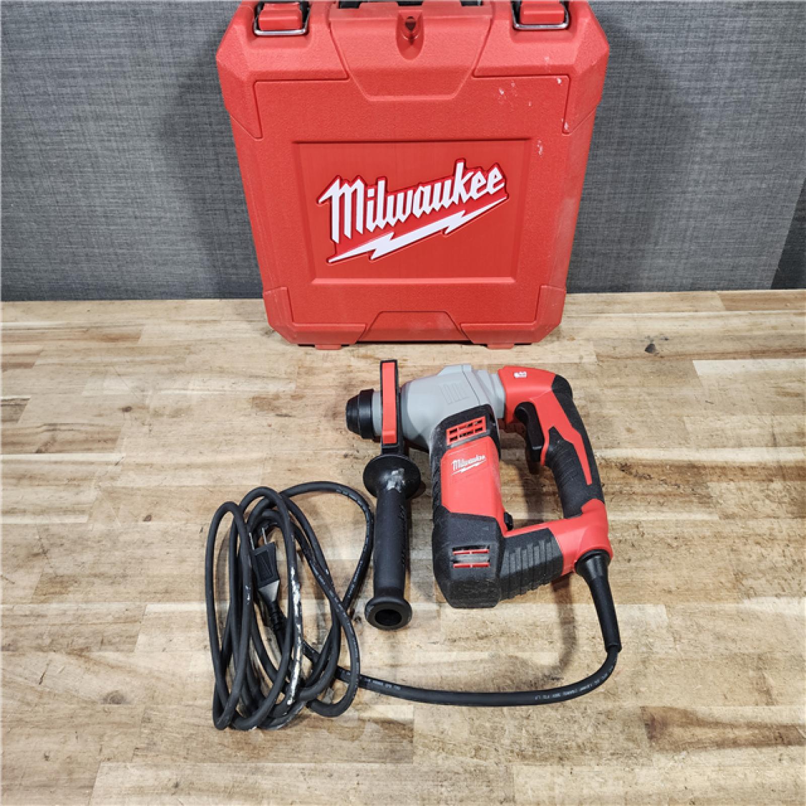 HOUSTON LOCATION - AS - IS Milwaukee 5263-21 5/8' SDS Plus Rotatry Hammer