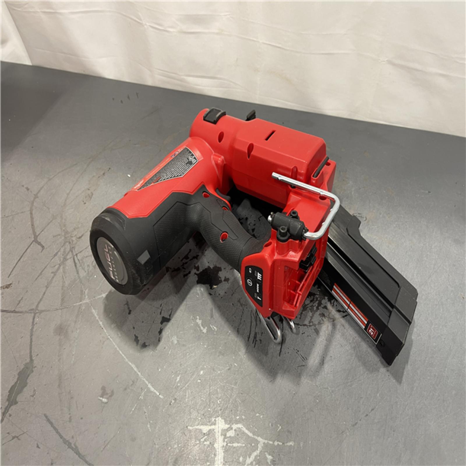 AS-IS - Milwaukee M18 FUEL 3-1/2 in. 18-Volt 21-Degree Lithium-Ion Brushless Cordless Framing Nailer