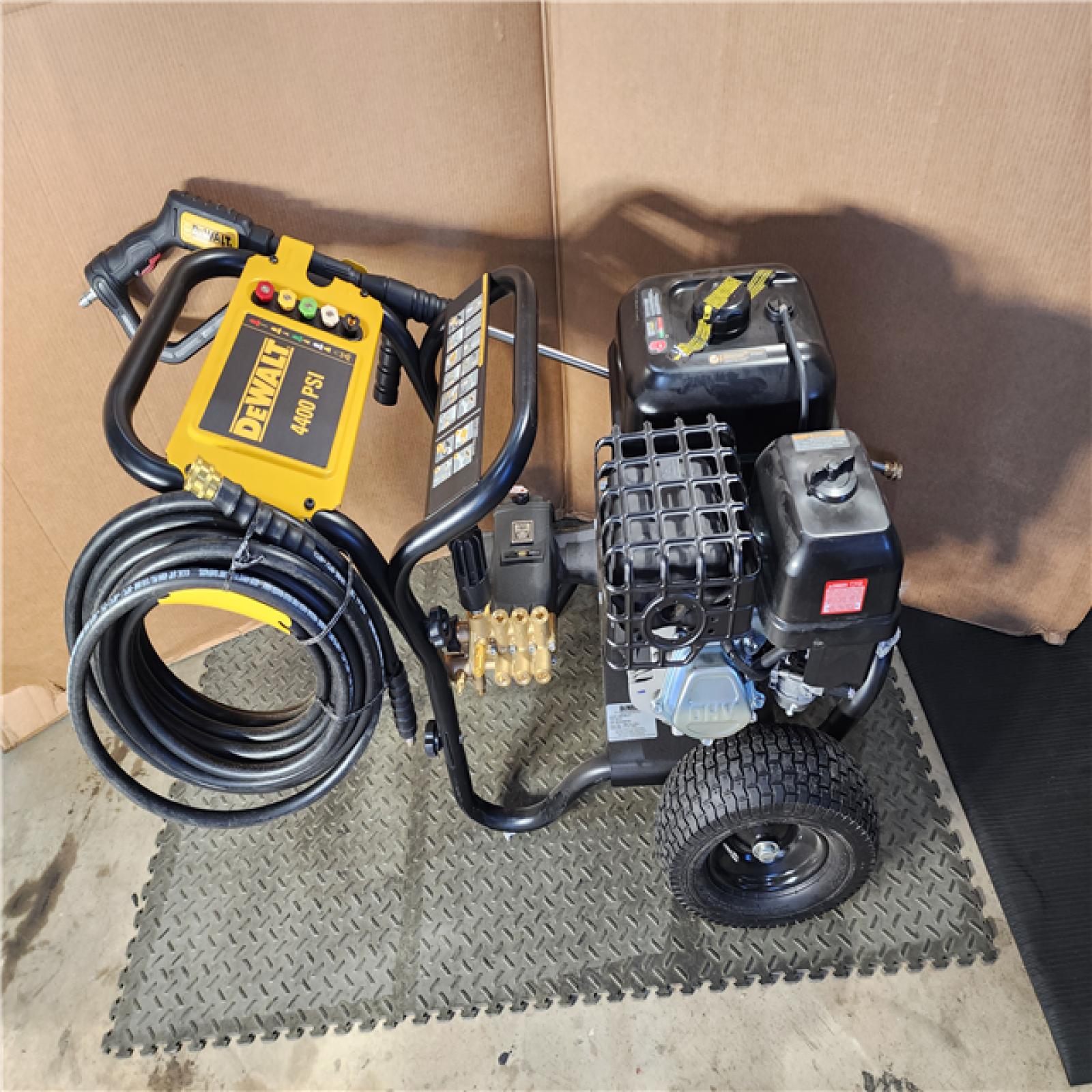 HOUSTON LOCATION - AS-IS DEWALT 4400 PSI 4.0 GPM Cold Water Gas Pressure Washer