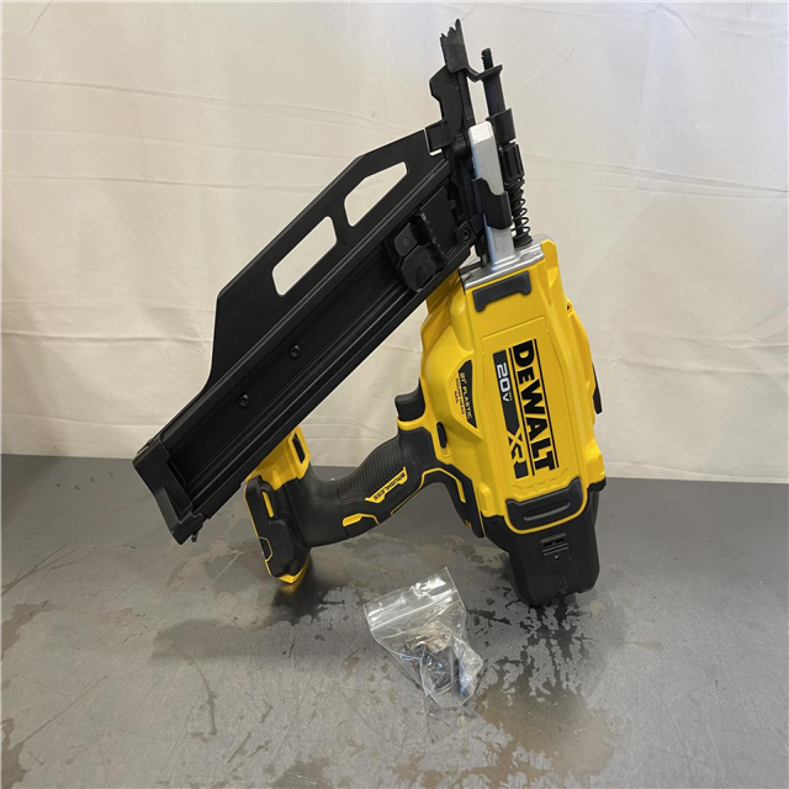 AS-IS - DEWALT 20-Volt 21° Cordless Framing Nailer