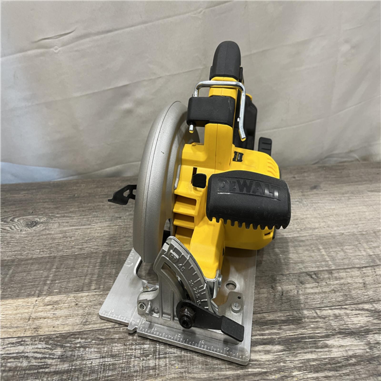 AS-IS DEWALT 20-Volt MAX 7-1/4 in. Cordless Circular Saw (Tool Only)