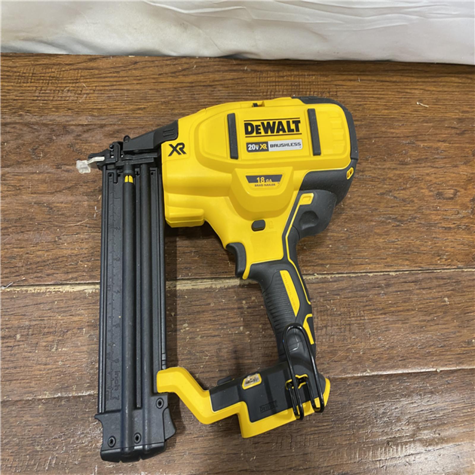 AS-IS DEWALT 20V MAX XR 18 Gauge Brad Nailer Kit
