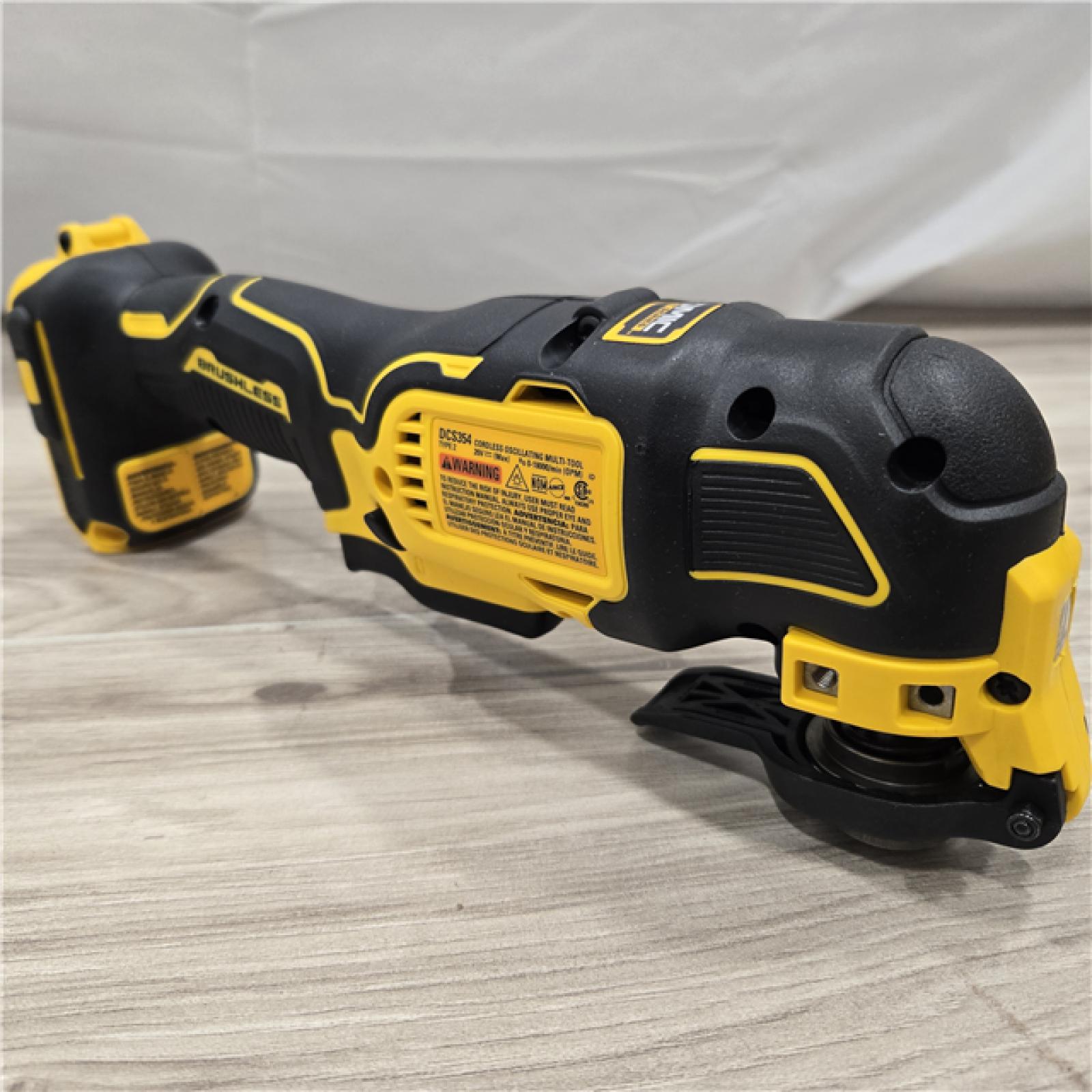 LIKE NEW! - DEWALT ATOMIC 20V MAX Cordless Brushless Oscillating Multi Tool (Tool Only)