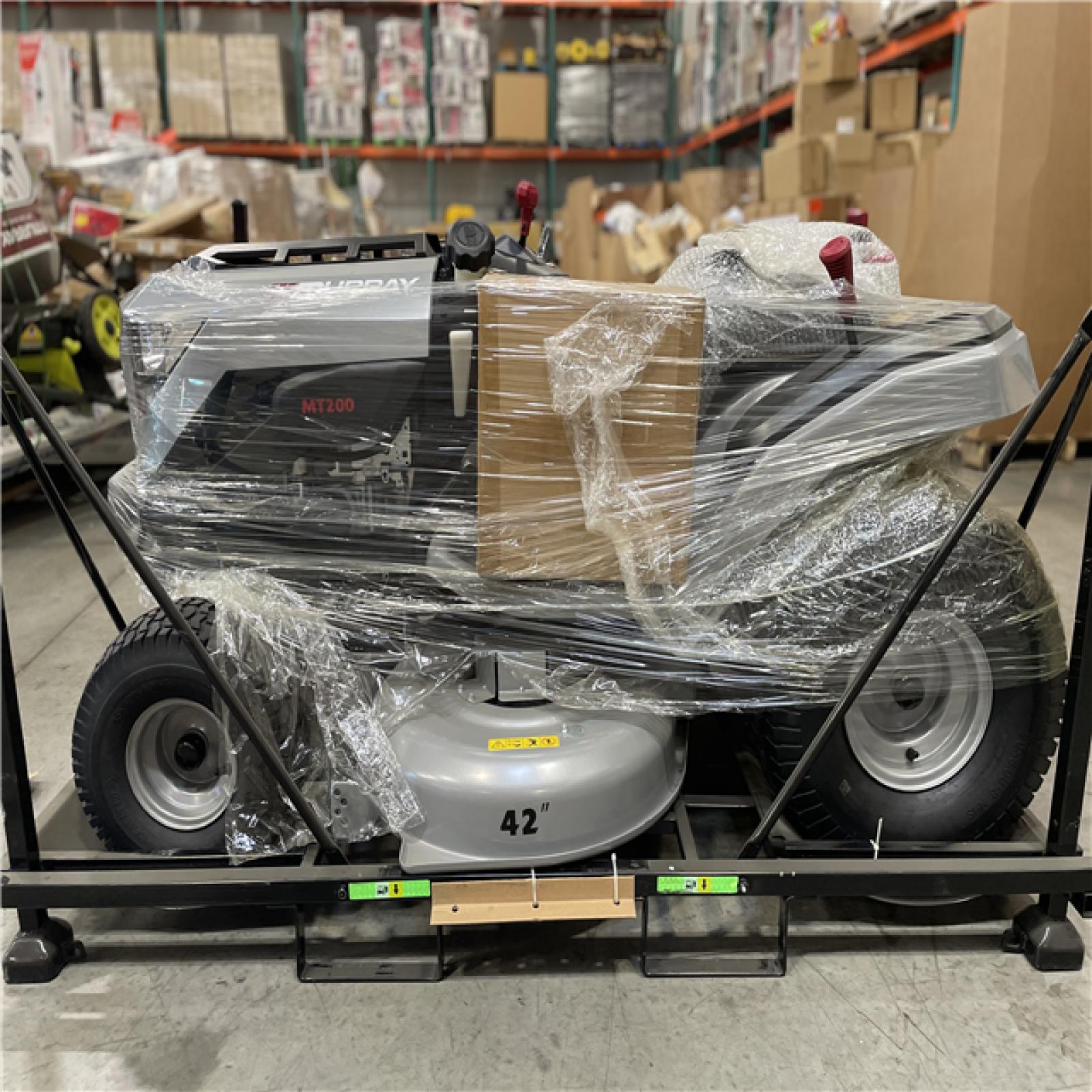 DALLAS LOCATION- Murray MT200 42 in. 19.0 HP 540cc EX1900 Series Briggs and Stratton Engine Automatic Gas Riding Lawn Tractor Mower