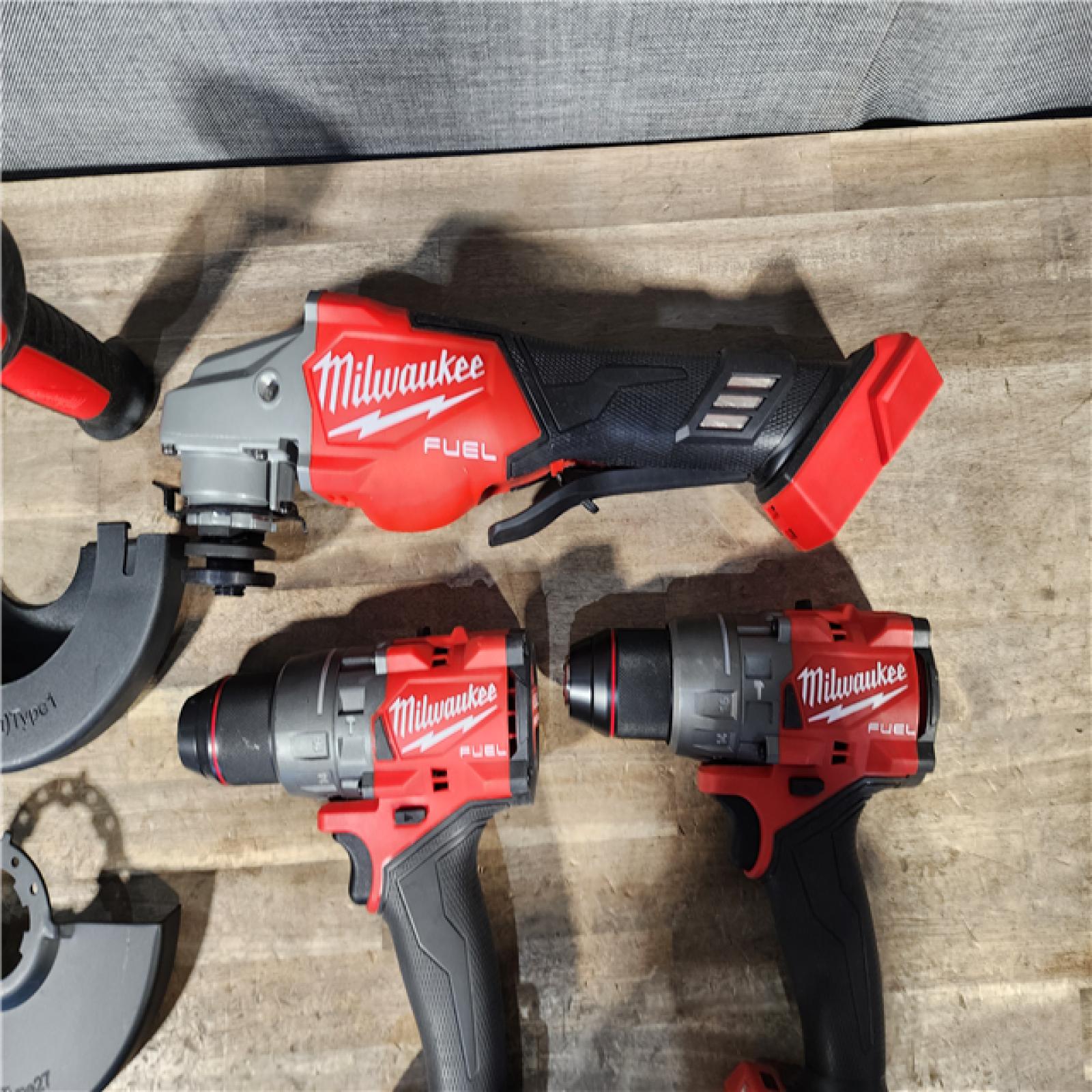 HOUSTON LOCATION - AS-IS MILWAUKEE 3 TOOL COMBO