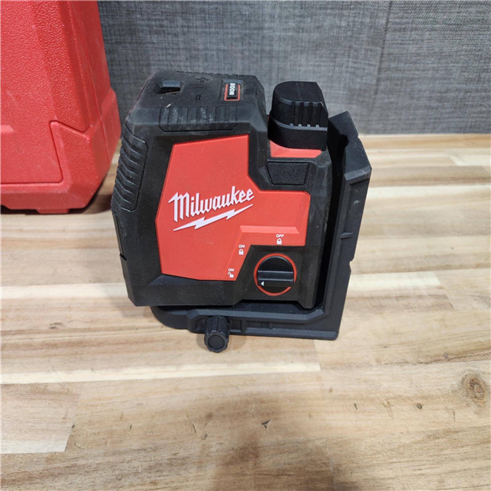 HOUSTON LOCATION - AS-IS Milwaukee Green 100 ft. Cross Line and Plumb Points Rechargeable Laser Level Kit