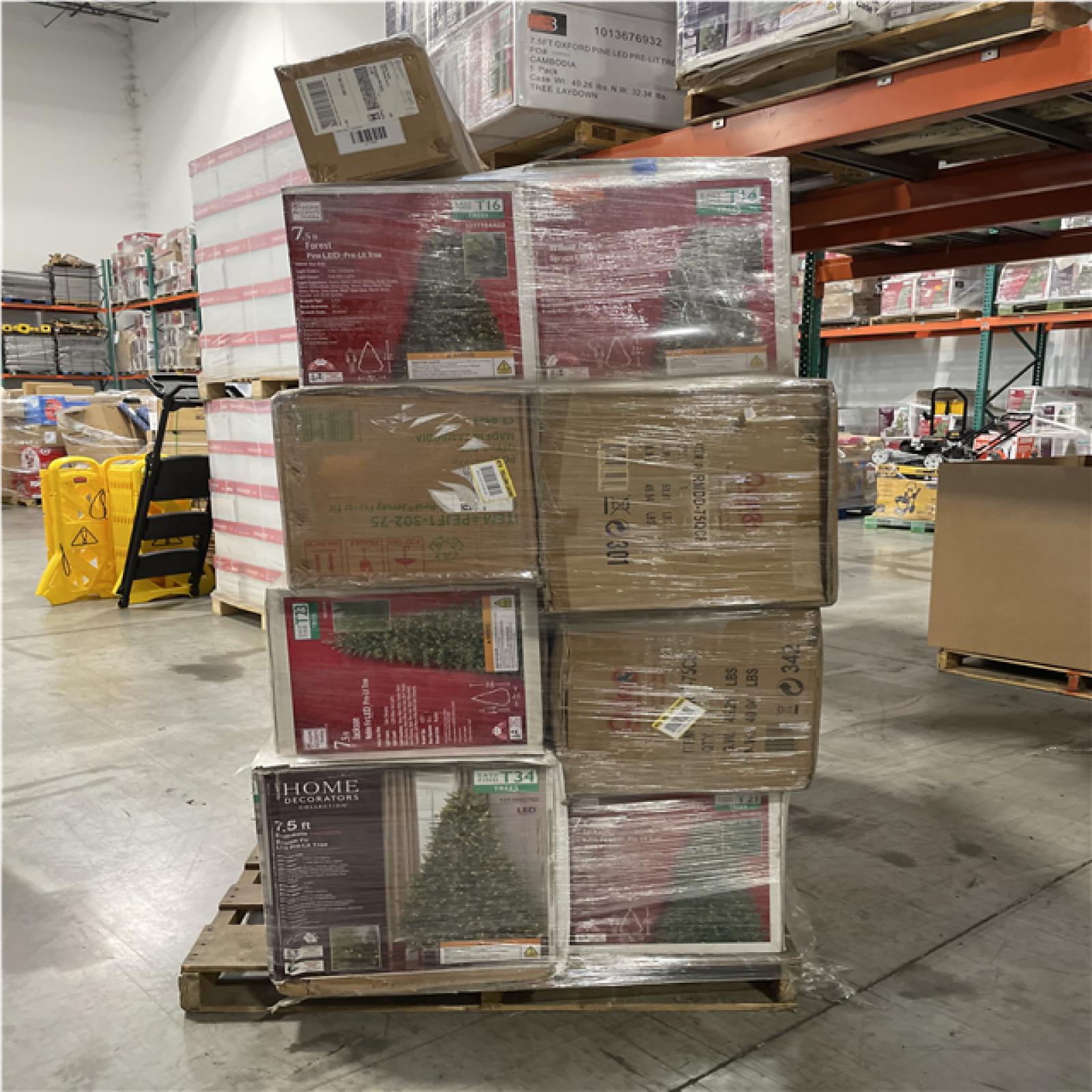DALLAS LOCATION -AS-IS MIXED CHRISTMAS TREE PALLET