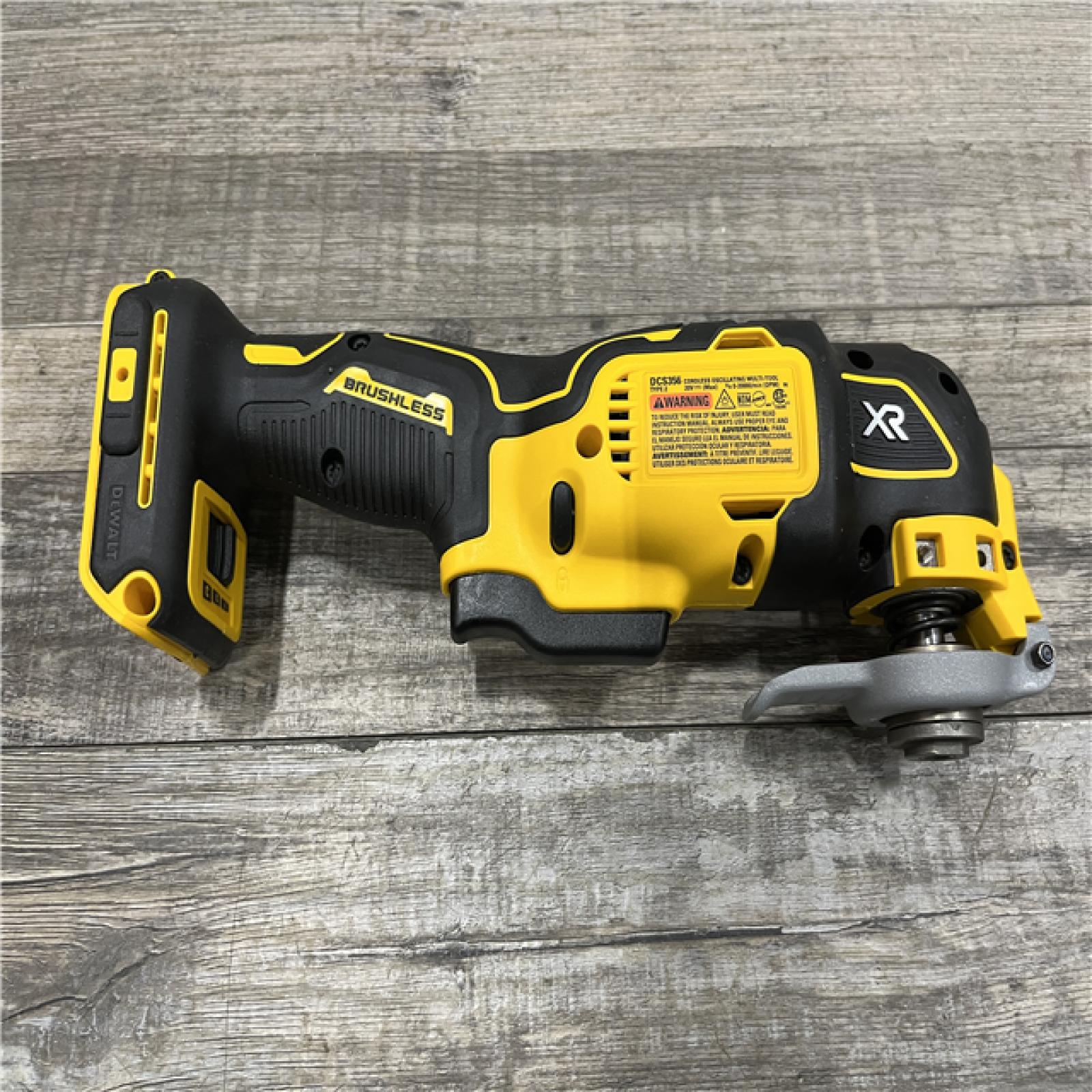 AS-IS DEWALT 20V MAX XR Cordless Brushless 3-Speed Oscillating Multi Tool Kit