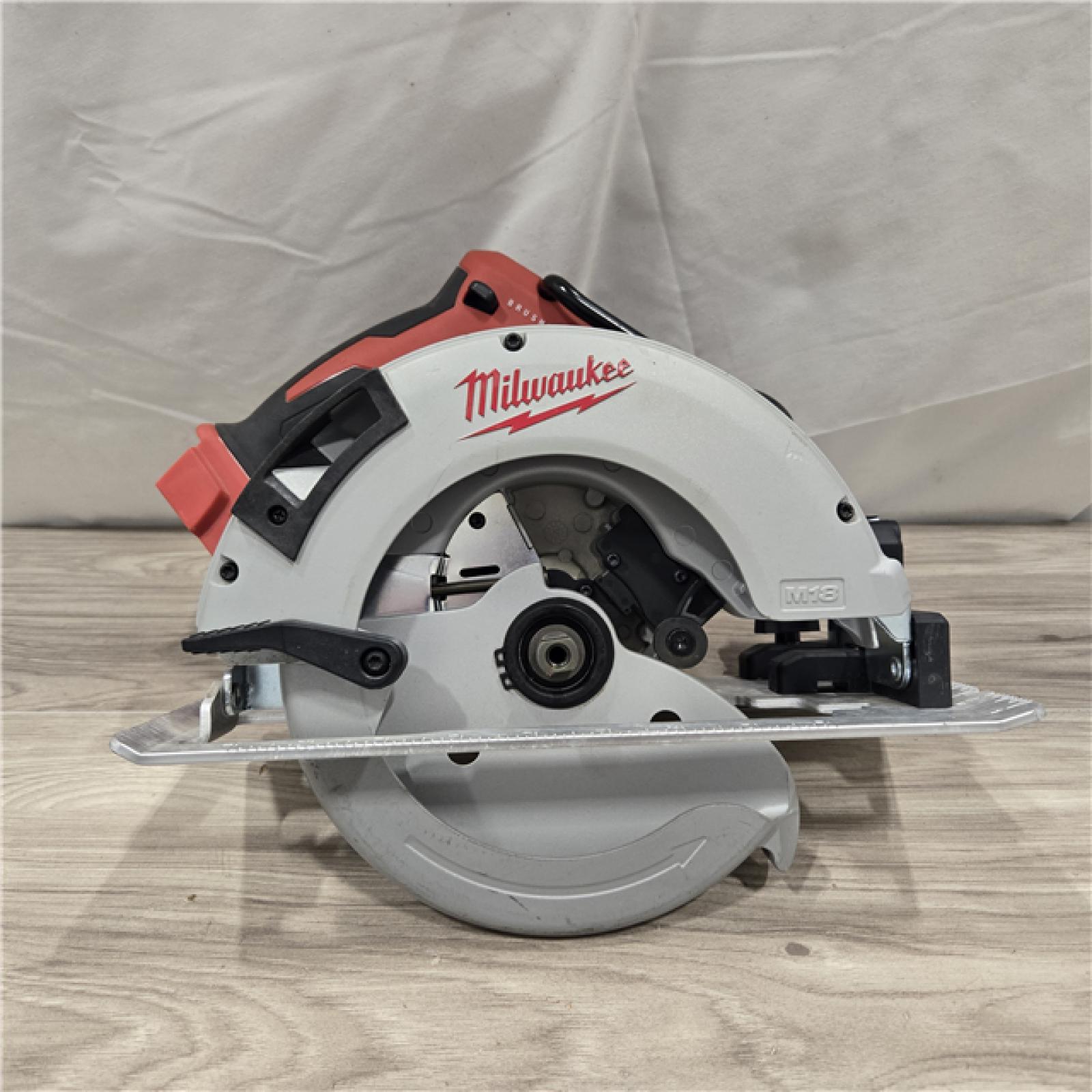 AS-IS Milwaukee 7-1/4 18V Circular Saw 2631-20 (Bare Tool)
