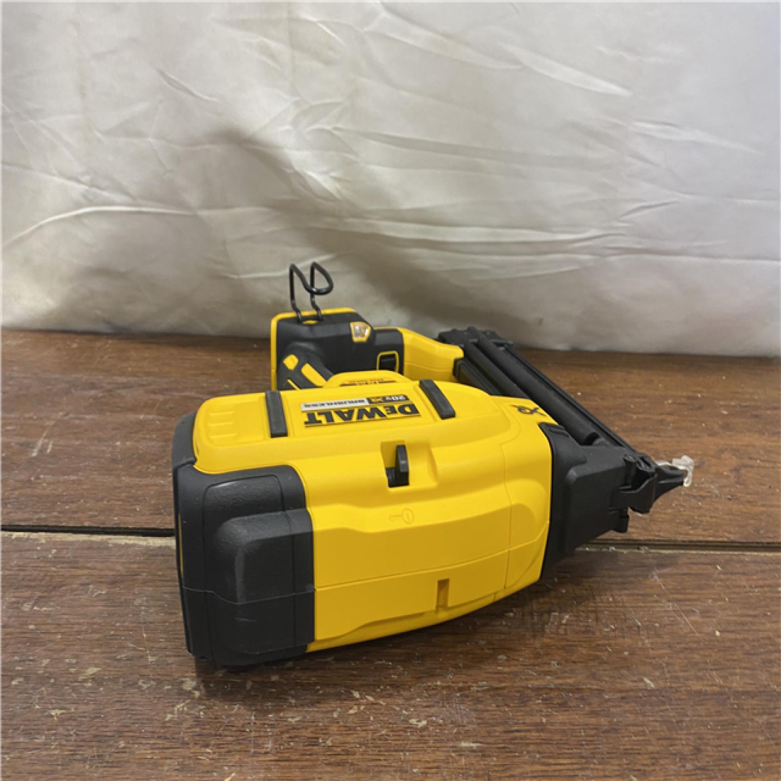 AS-IS DEWALT 20V MAX XR 18 Gauge Brad Nailer Kit
