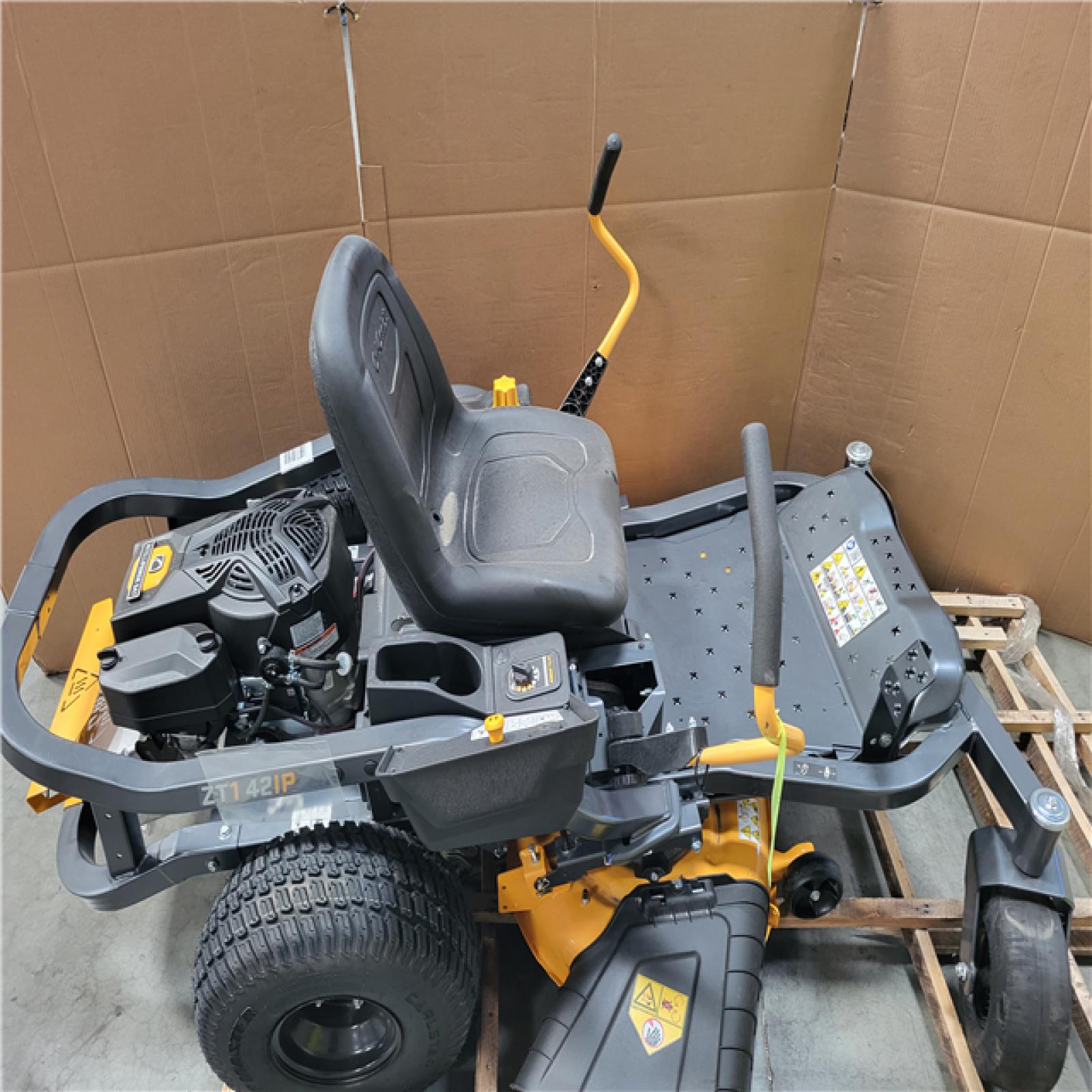CALIFORNIA AS-IS APPREARS NEW CLUB CADET ULTIMA ZT1 42IN. ZERO TURN MOWER