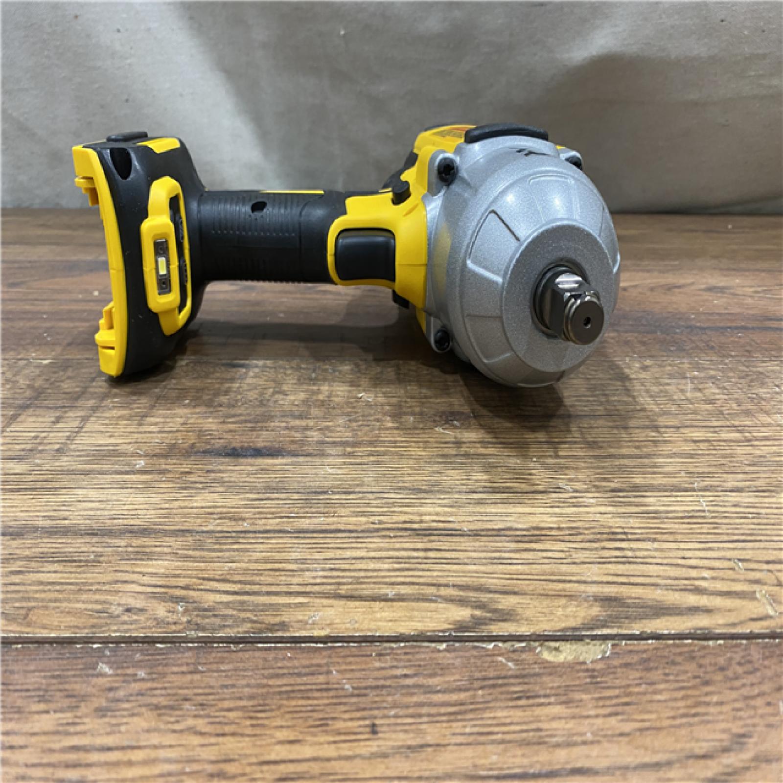 AS-IS Dewalt 20V MAX Lithium-Ion Cordless 1/2 in. Impact Wrench Kit