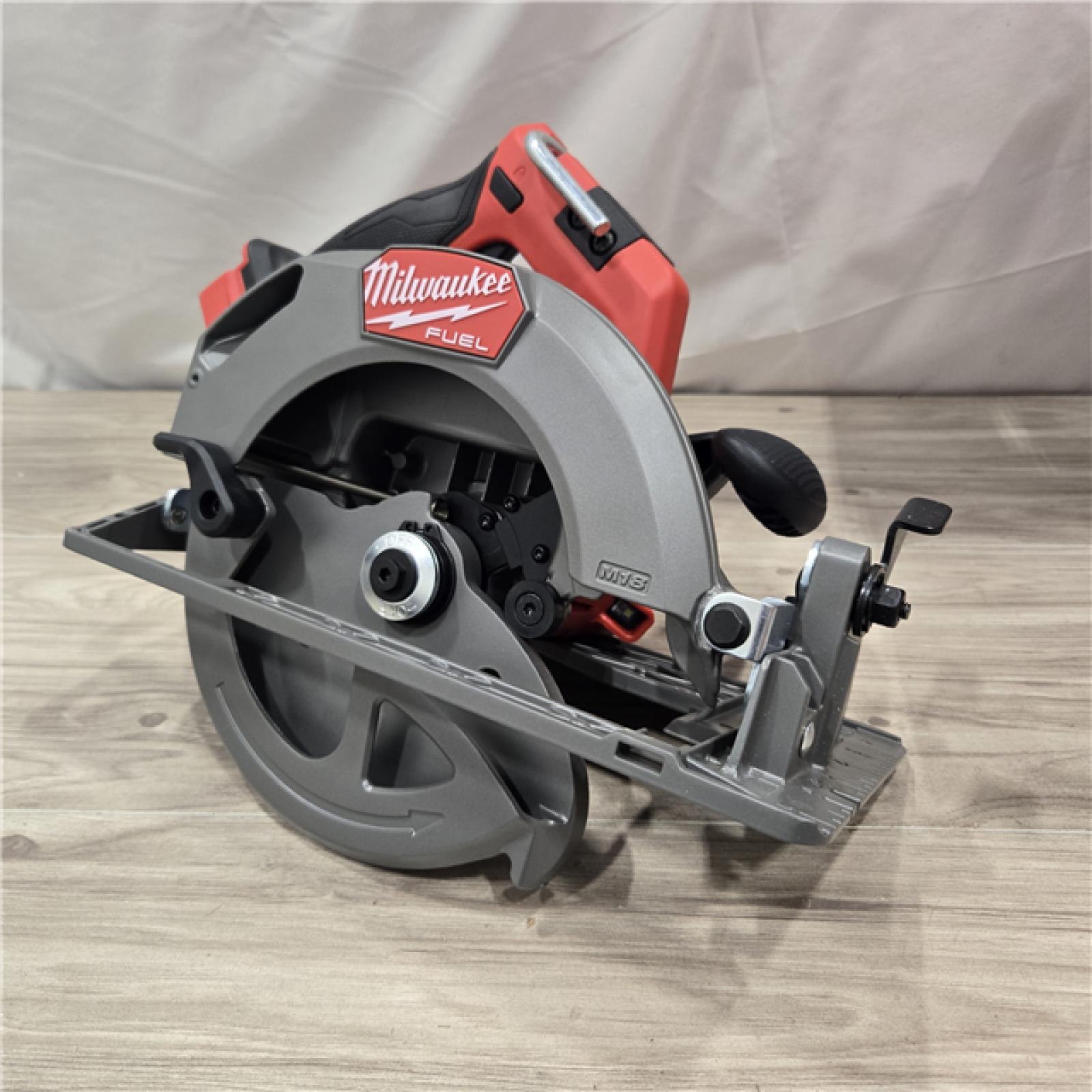 AS-IS Milwaukee M18 FUEL 7-1/4 Inch Circular Saw (Bare Tool)