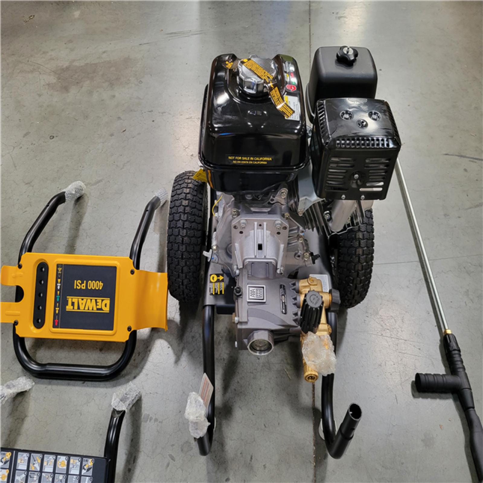 CALIFORNIA NEW DEWALT 4000 PSI 3.5 GPM GAS PRESSURE WASHER WITH HONDA GX270 ENGINE (NO HARDWARE)