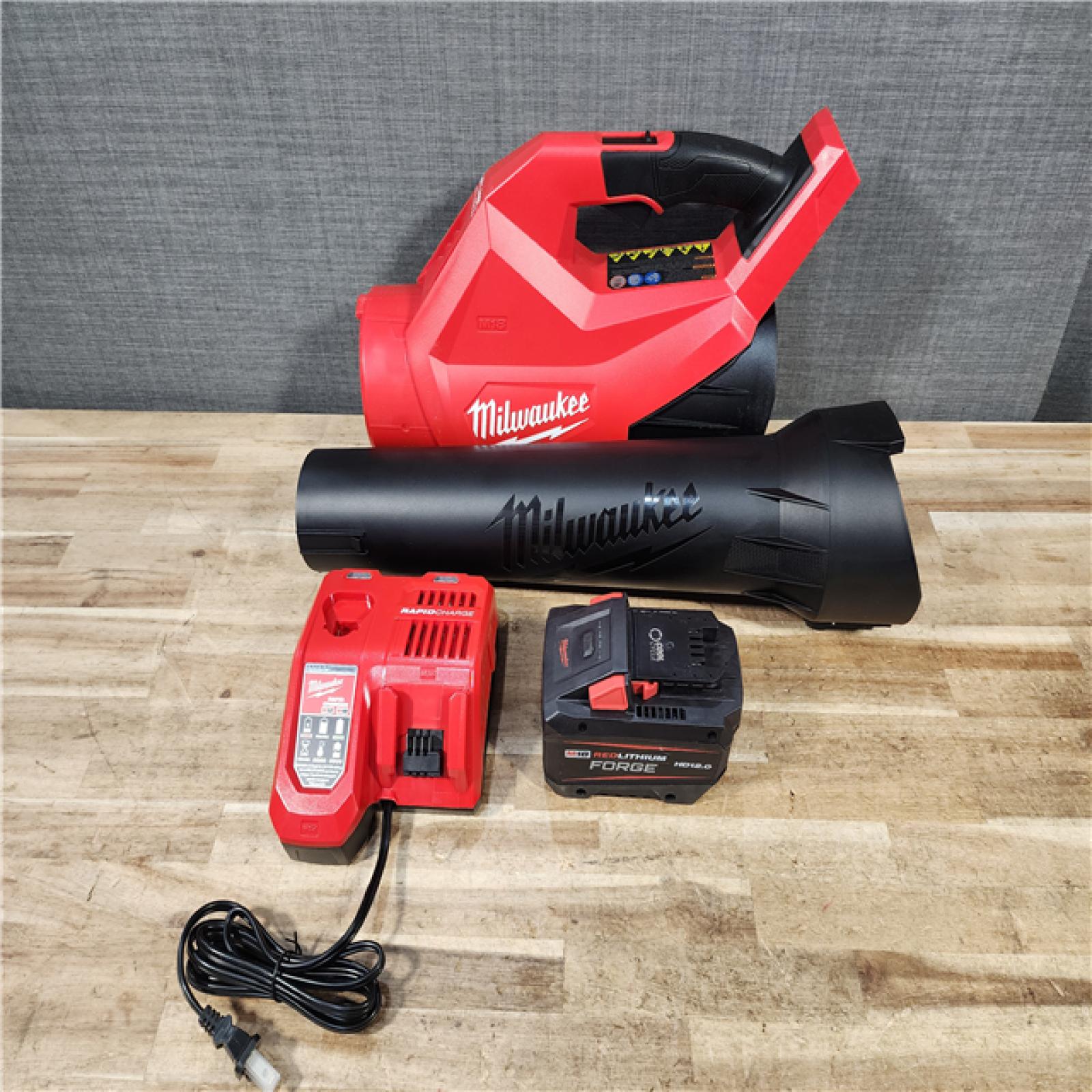 HOUSTON LOCATION - AS - IS Milwaukee FUEL 120 MPH 500 CFM 18V Brushless Cordless Battery Powered Leaf Blower Kit