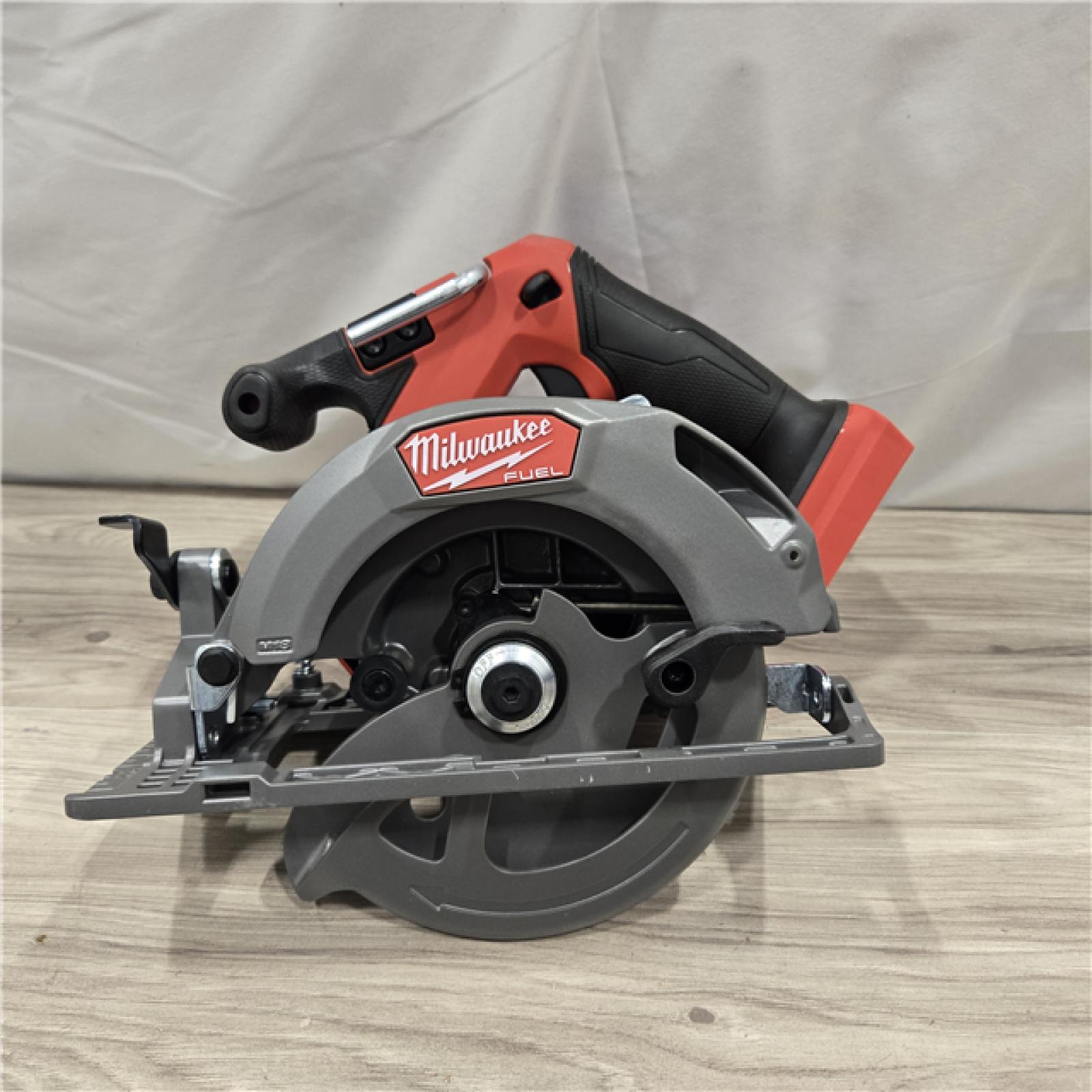 AS-IS Milwaukee M18 FUEL 18V Cordless 6-1/2 in. Circular Saw (Tool-Only)