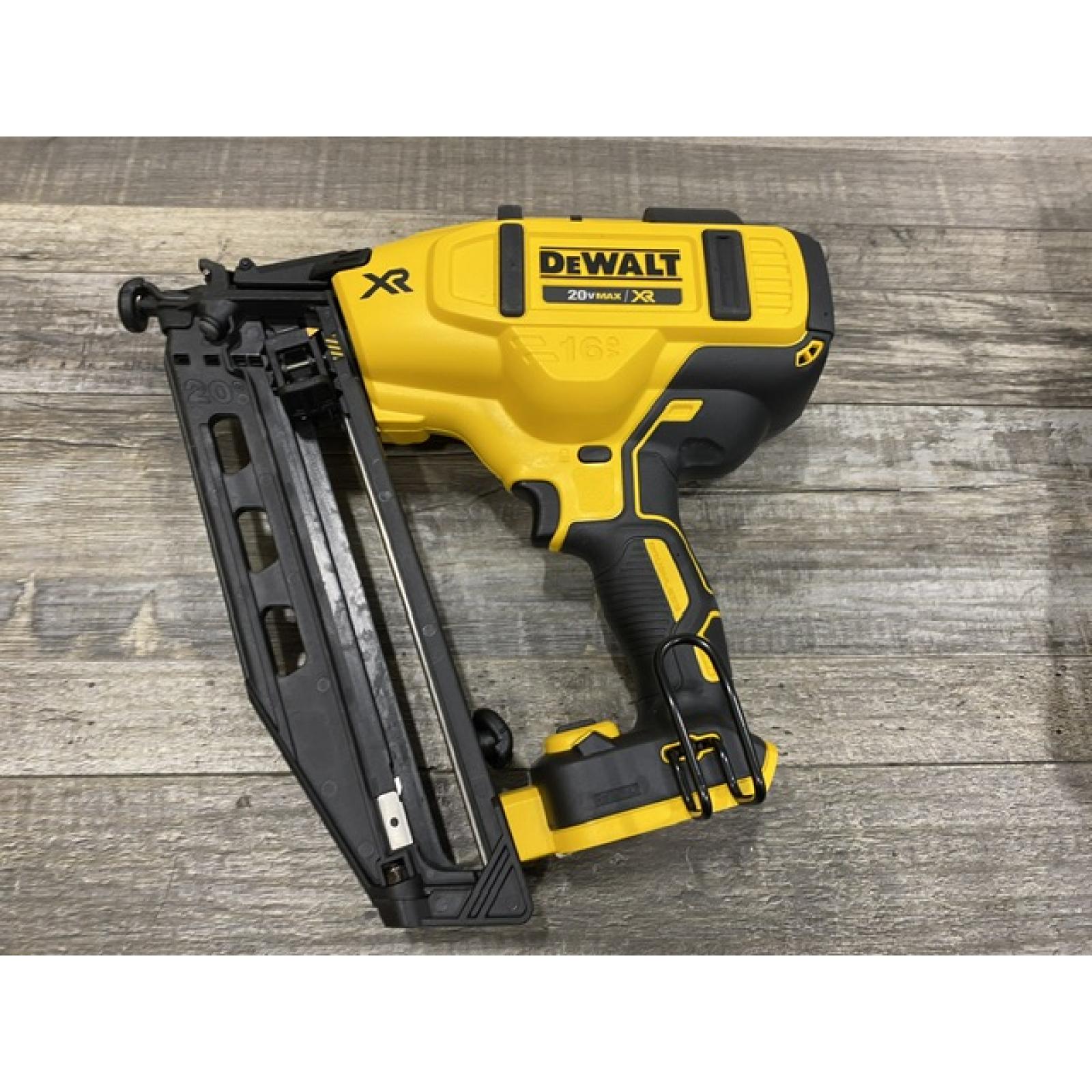 AS-IS DEWALT 20V MAX XR 16-Gauge Electric Cordless Angled Finishing Nailer Kit